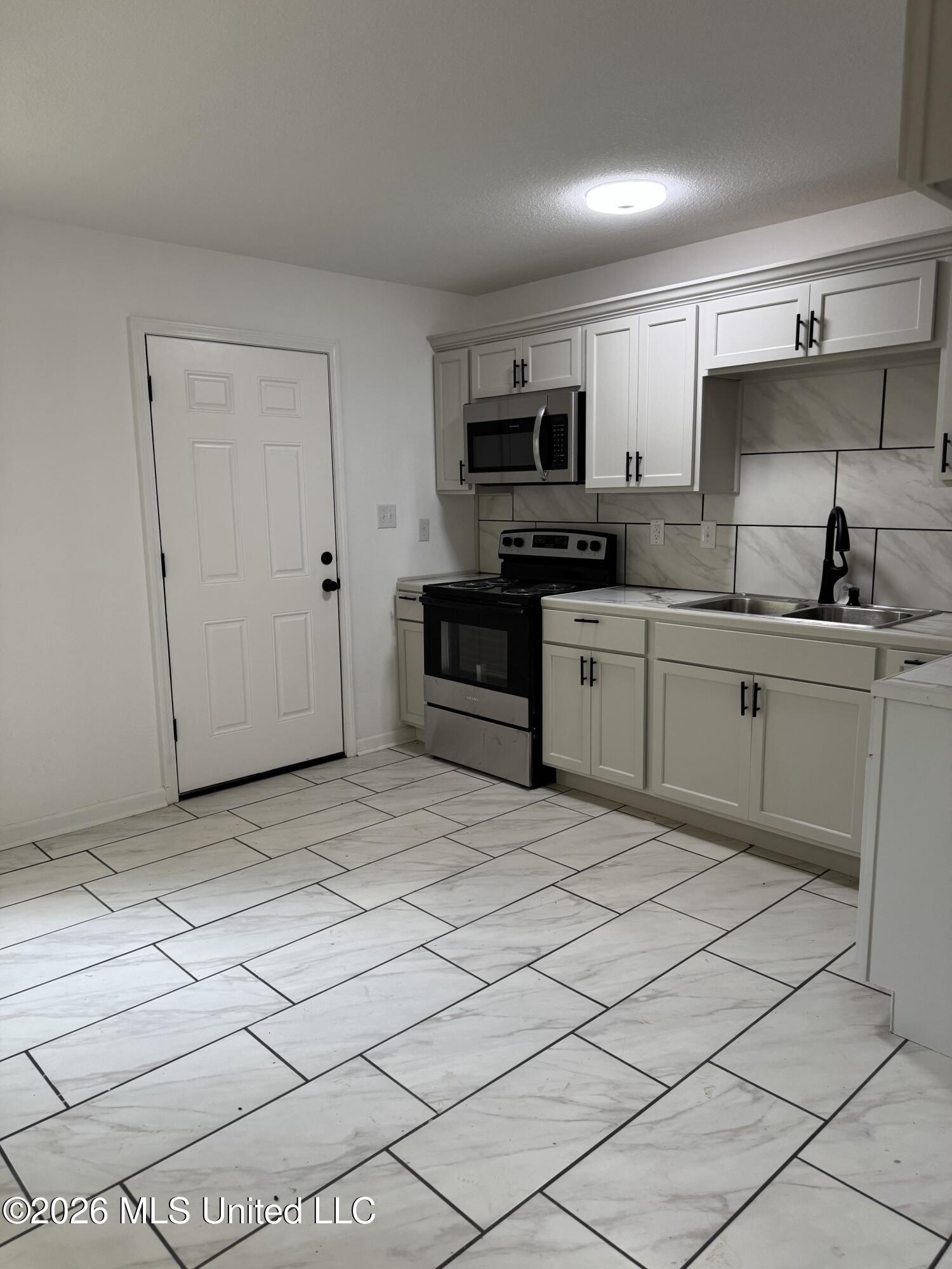 905 8th Street Property Photo 8