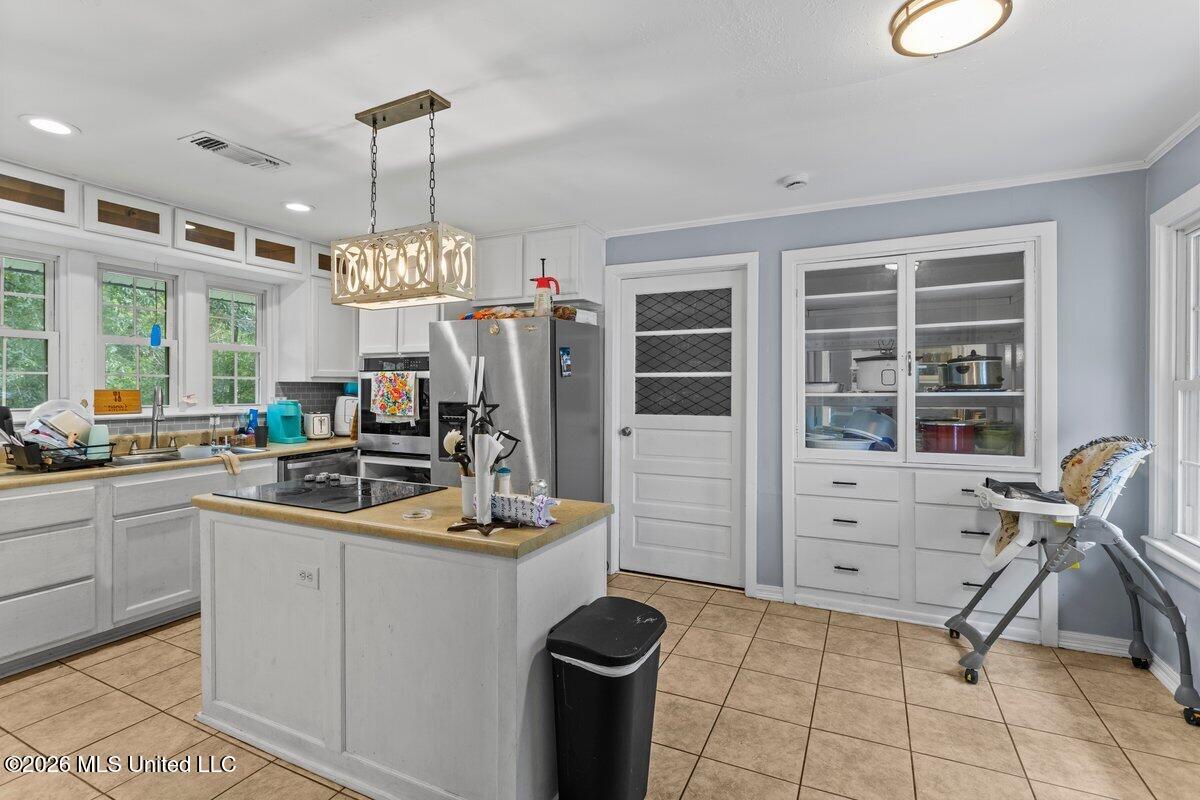 345 Balmoral Road Property Photo 6