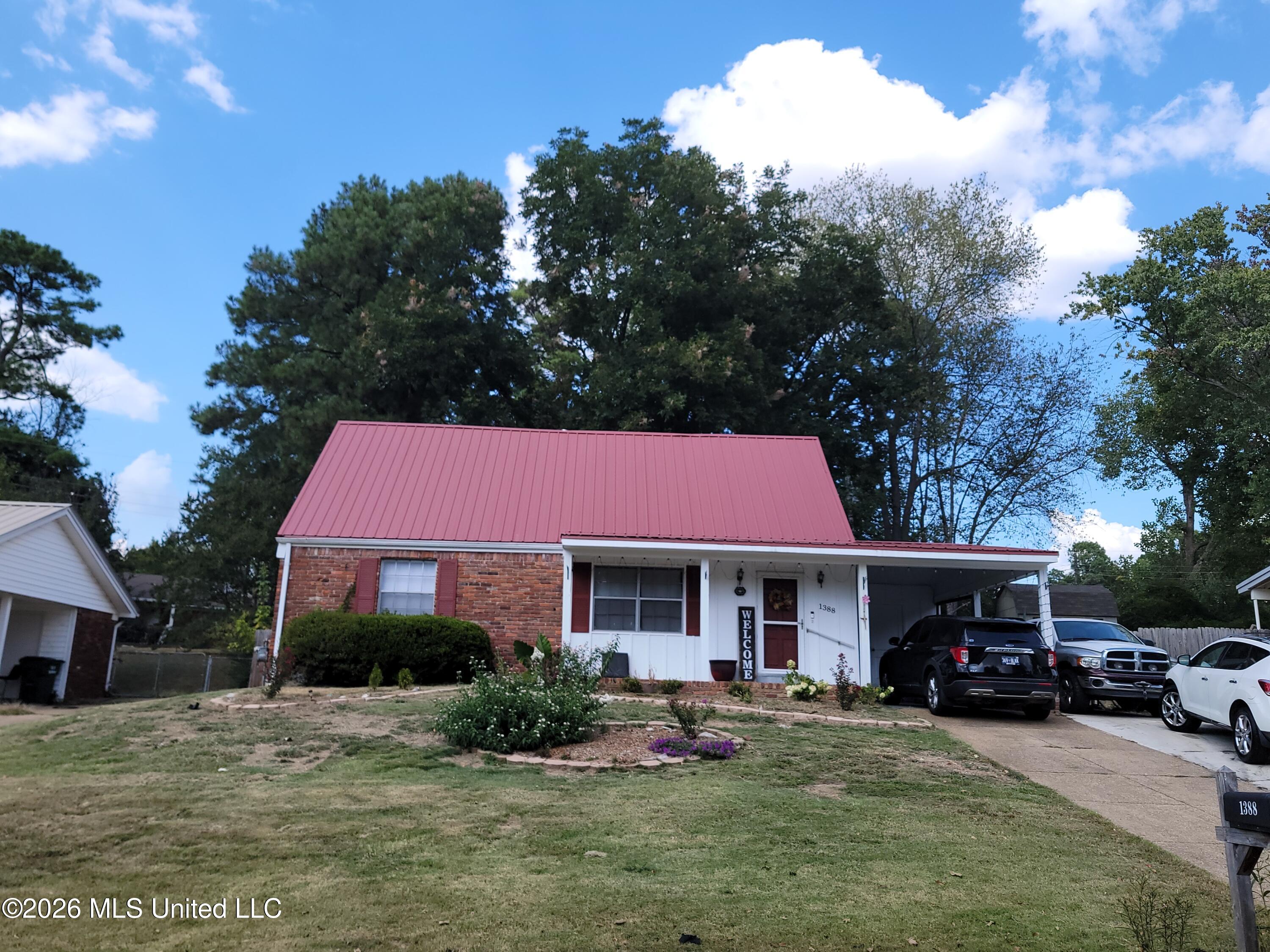1388 Moss Point Drive Property Photo 1