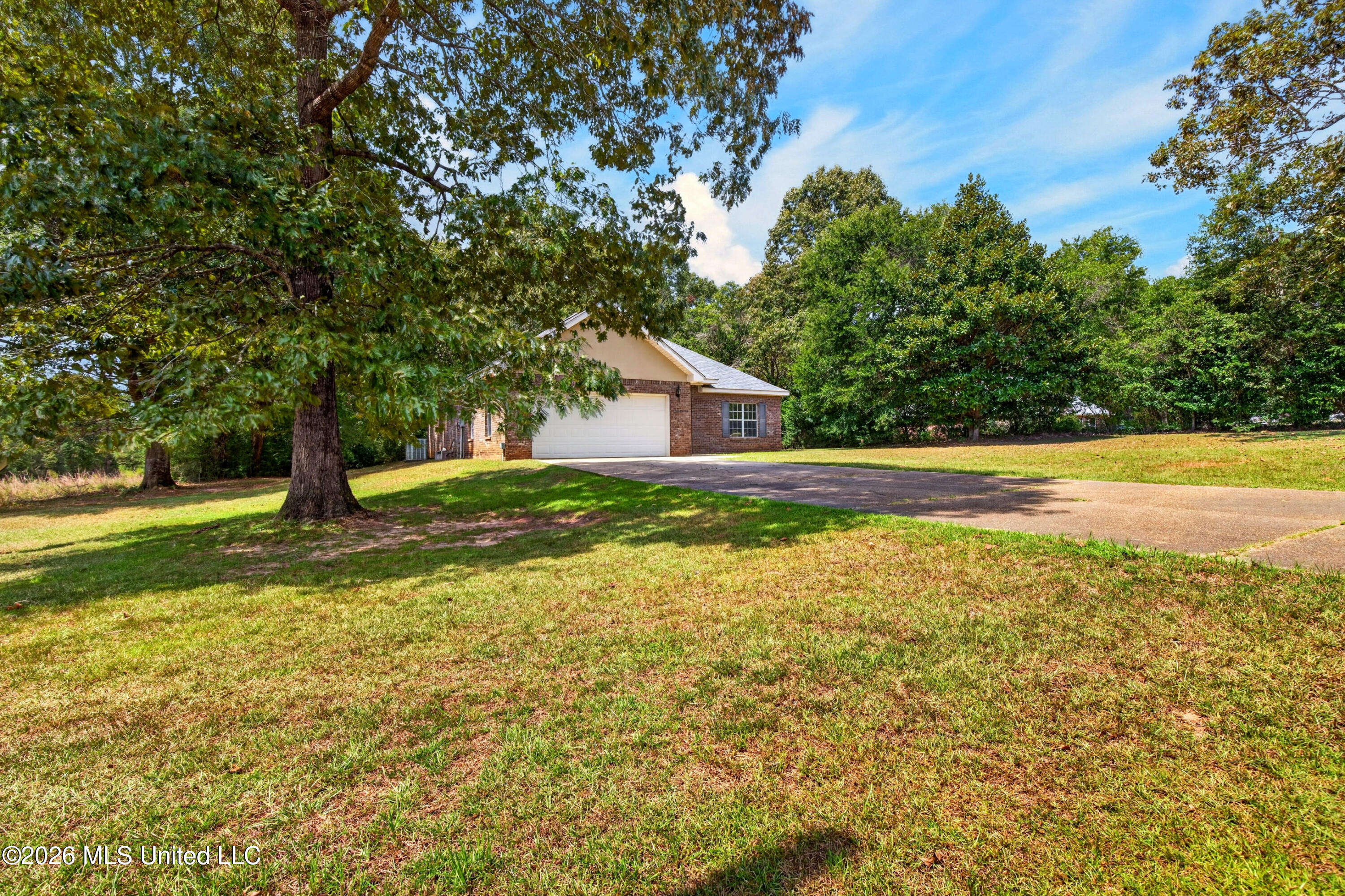 1914 Woodland Drive Property Photo 5