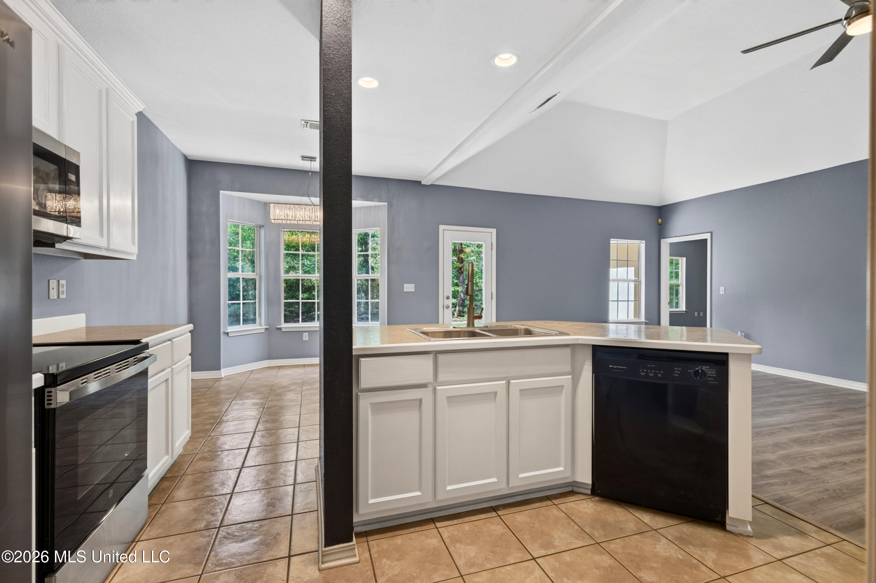 1914 Woodland Drive Property Photo 13