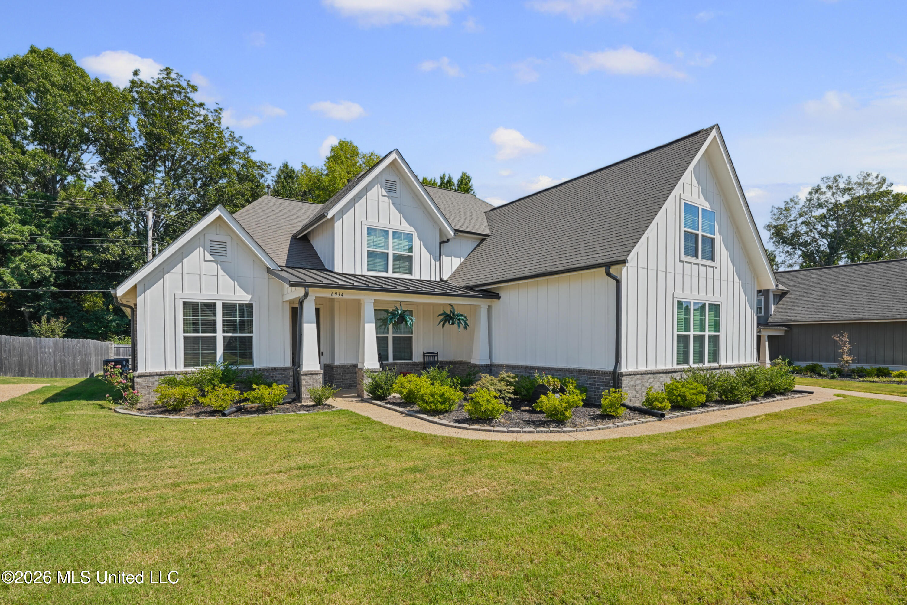 6934 Sunrise Loop Property Photo 2