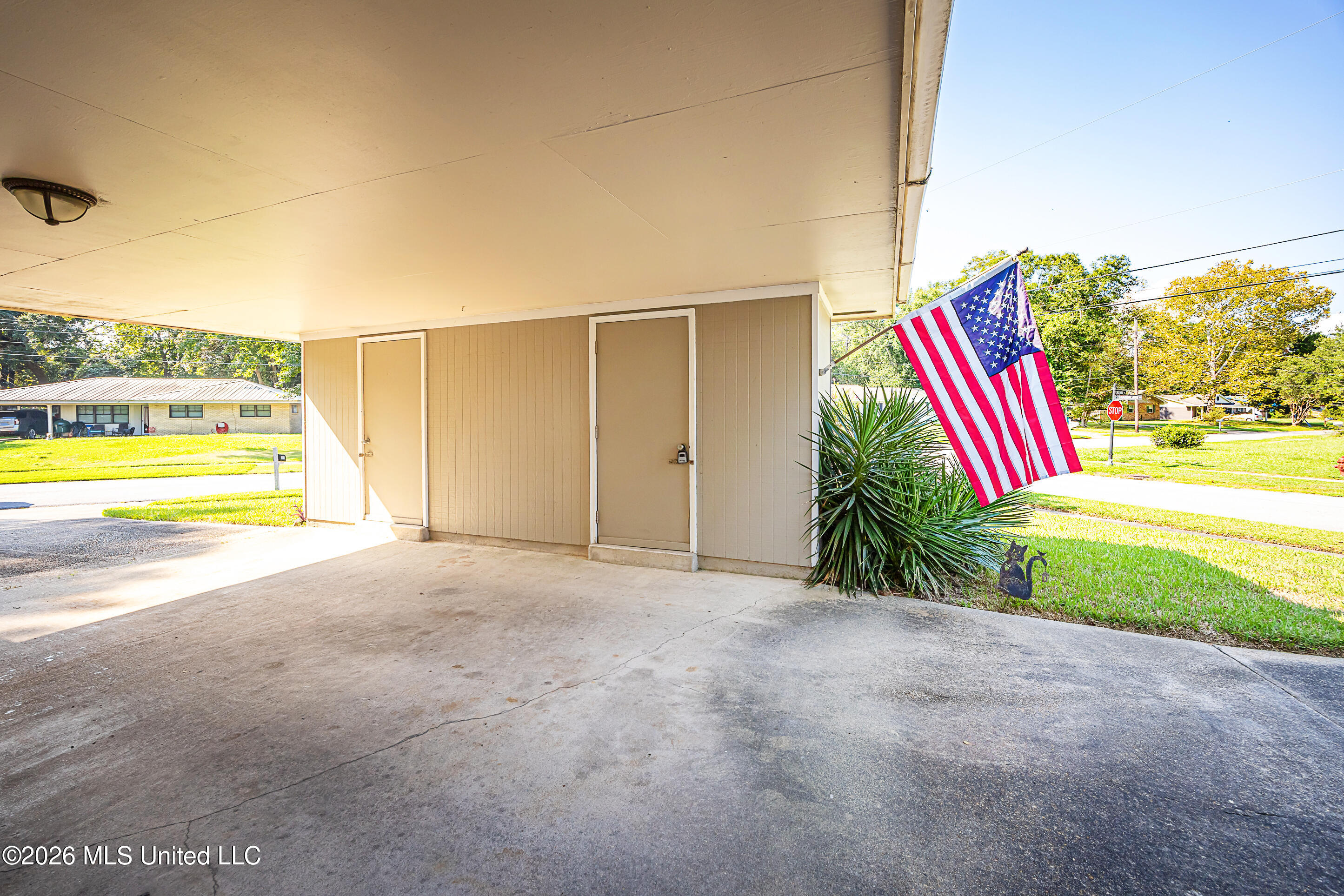 2515 Englewood Road Property Photo 10