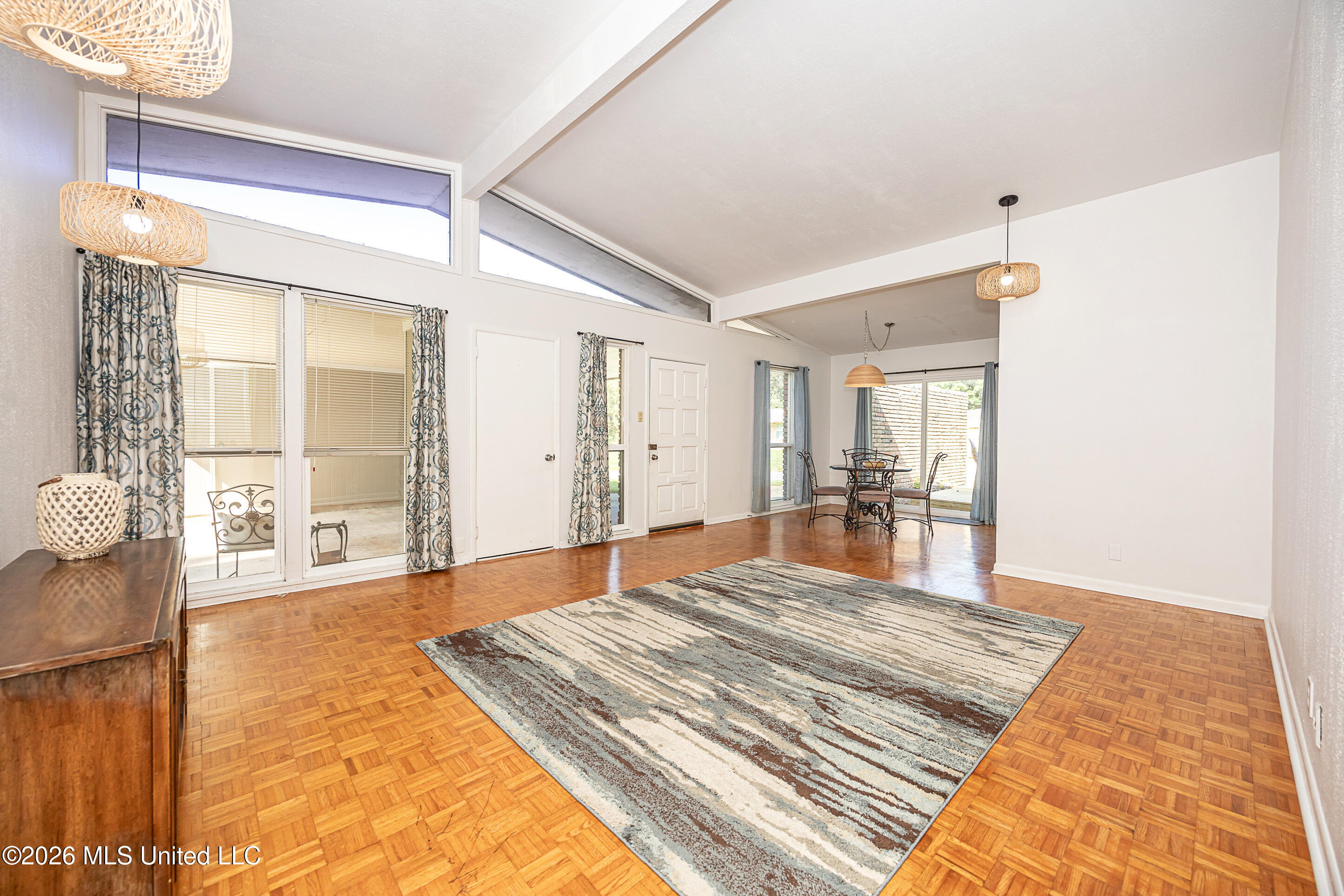 2515 Englewood Road Property Photo 13