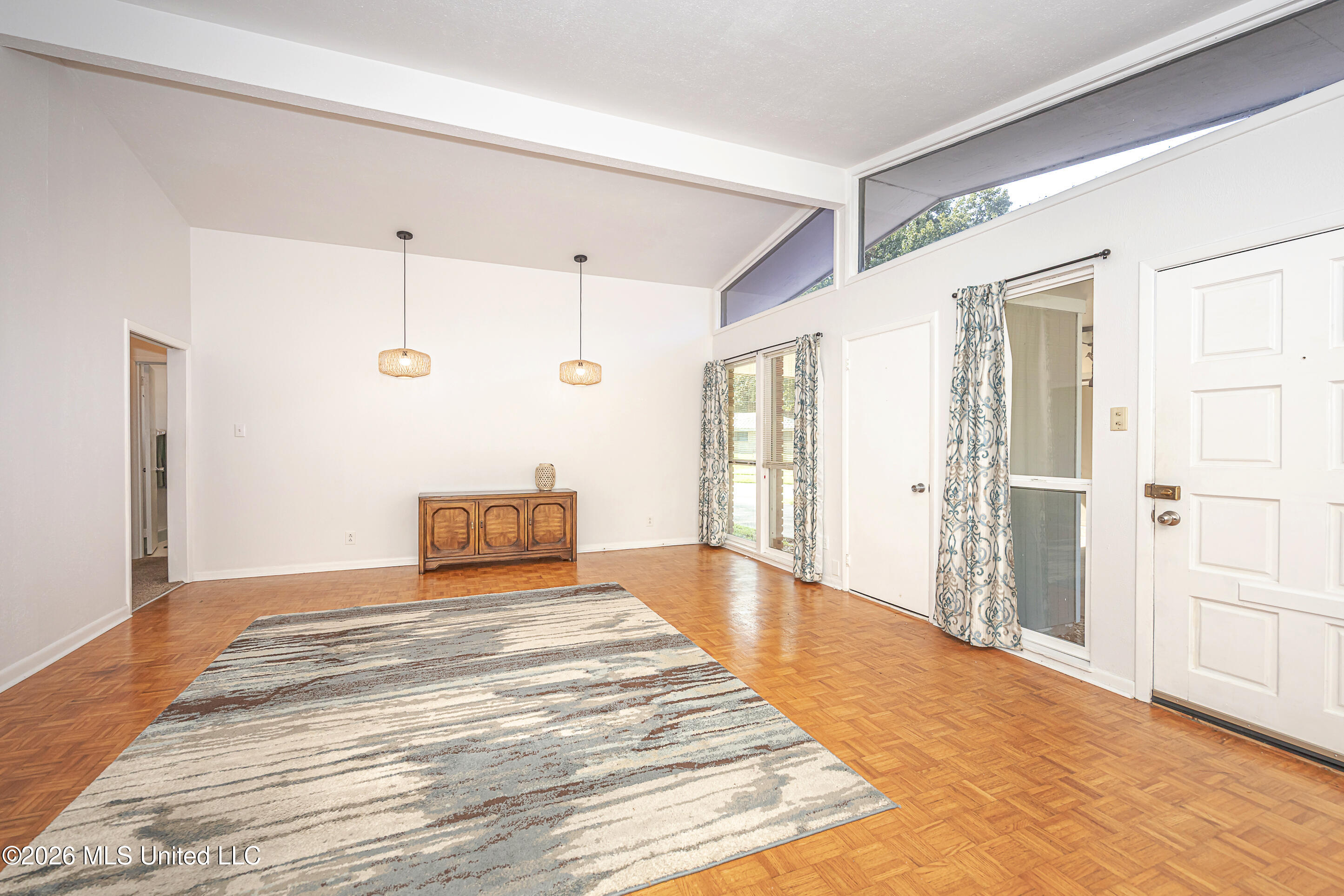 2515 Englewood Road Property Photo 14