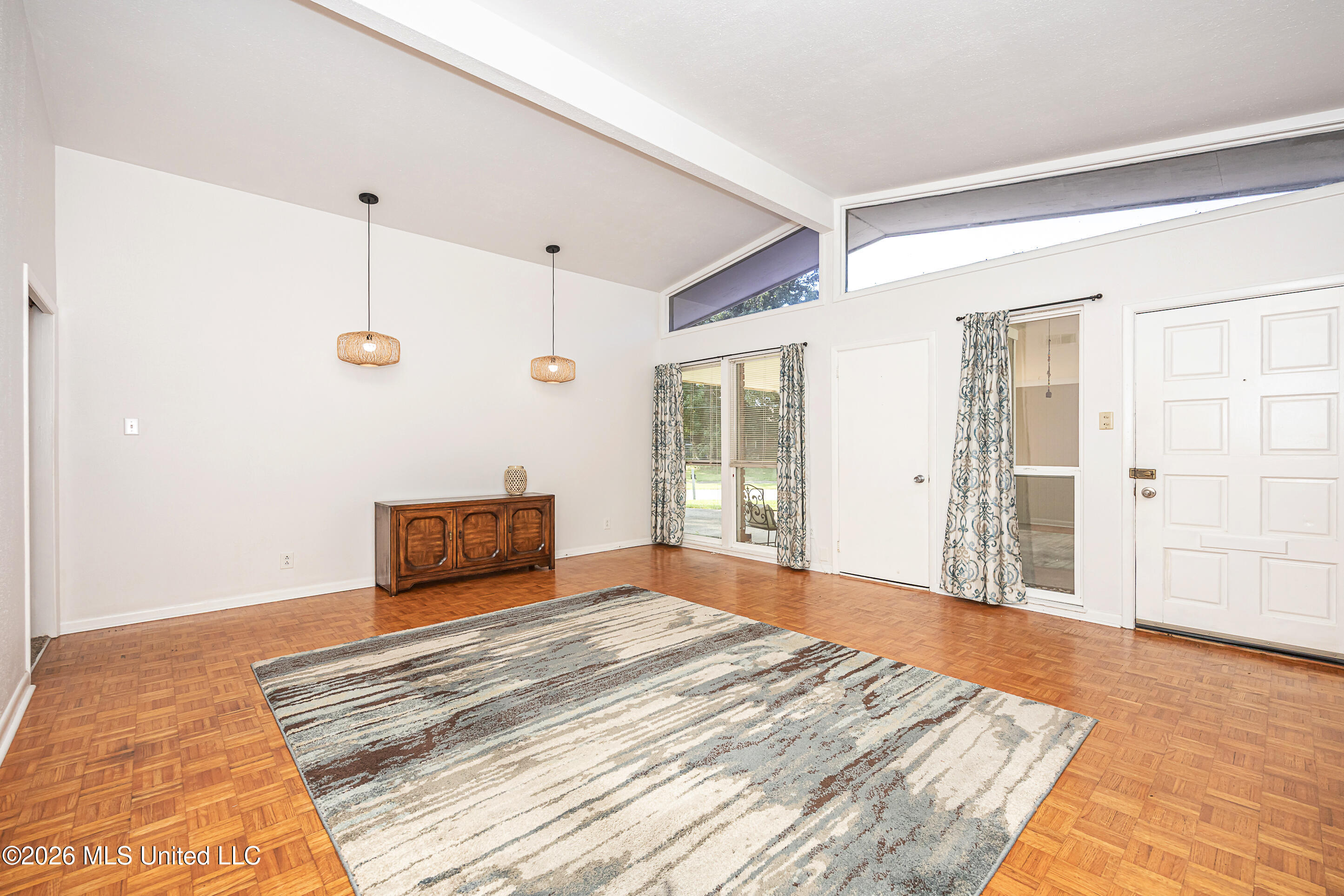 2515 Englewood Road Property Photo 15