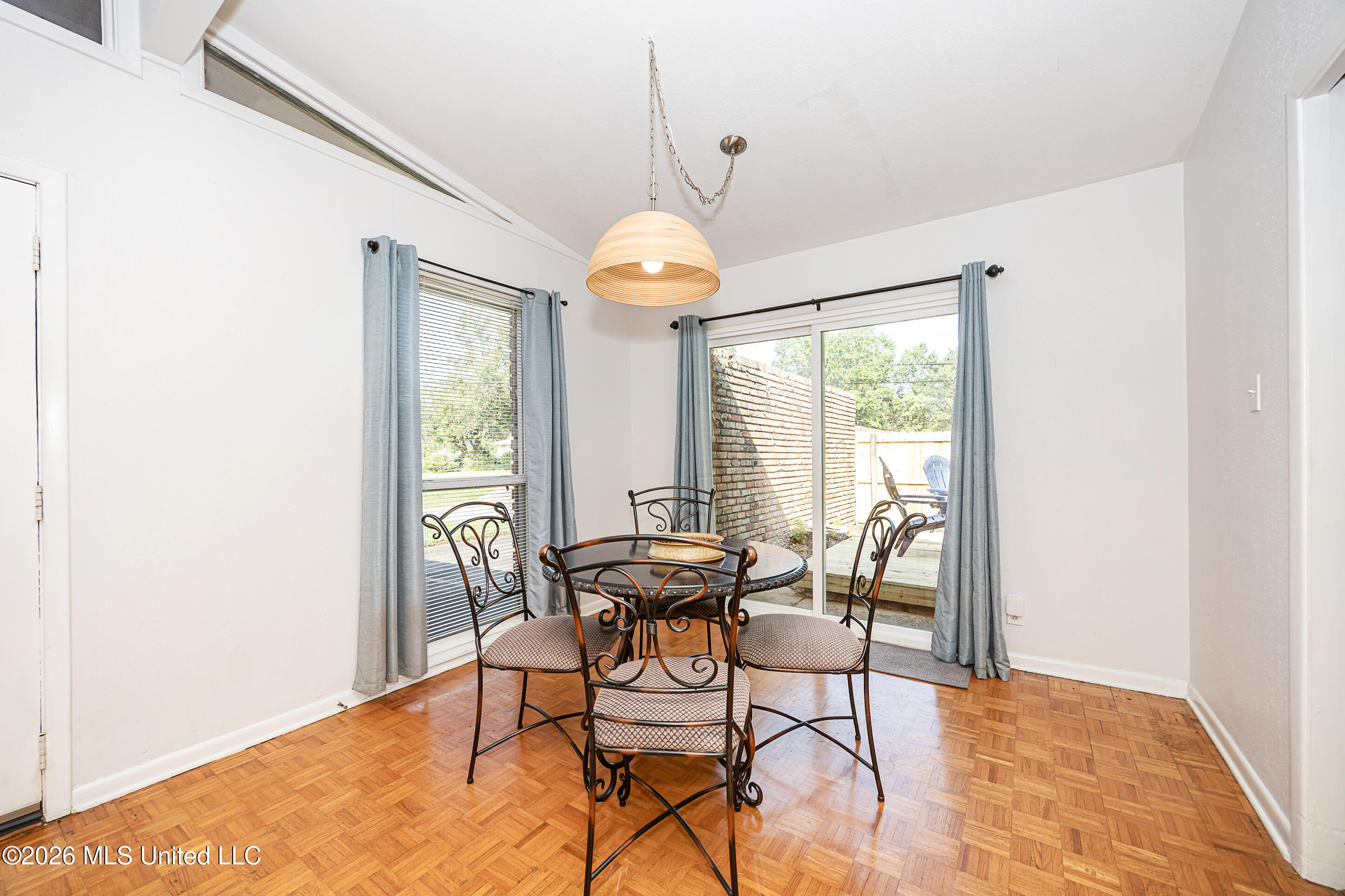 2515 Englewood Road Property Photo 18