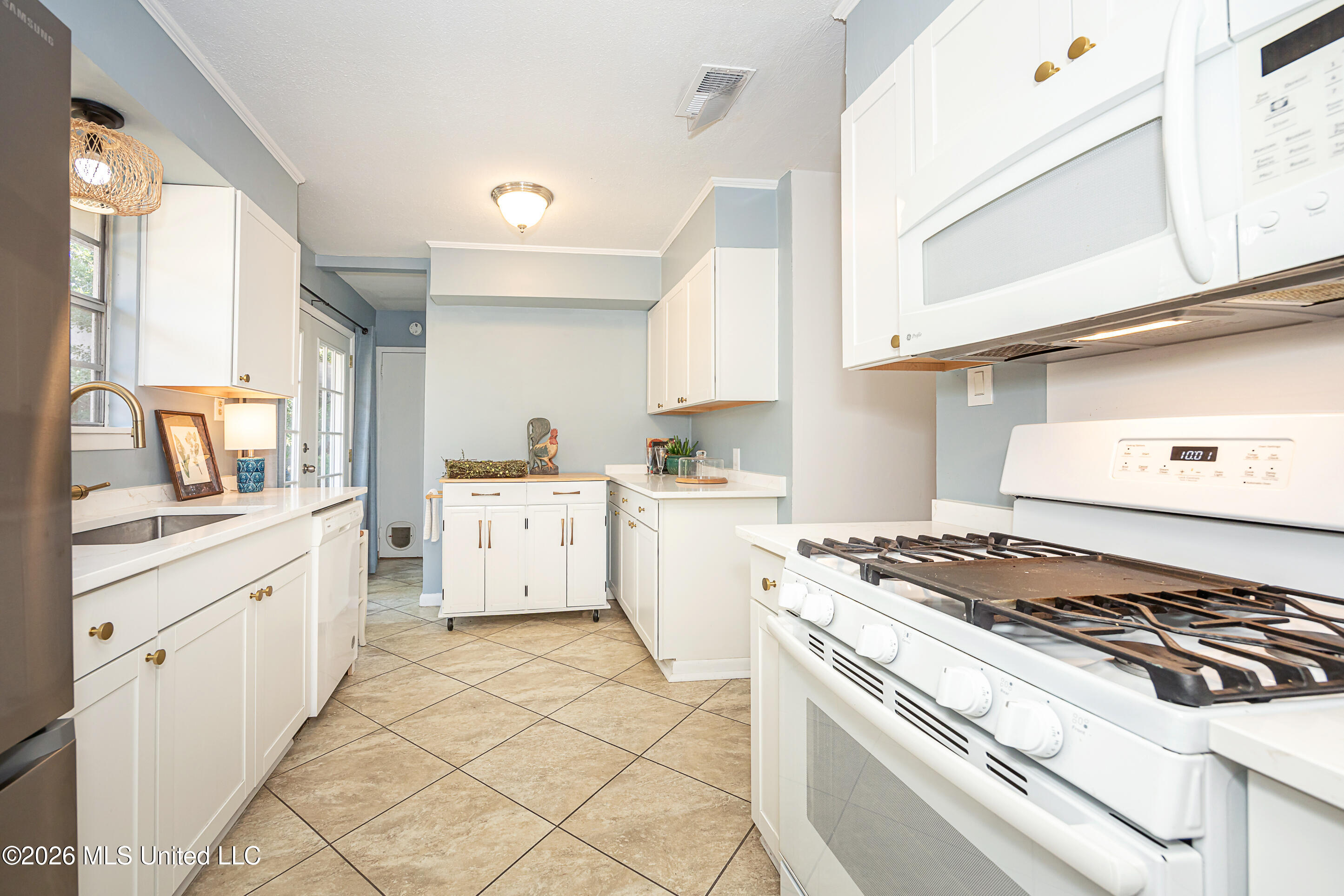 2515 Englewood Road Property Photo 21