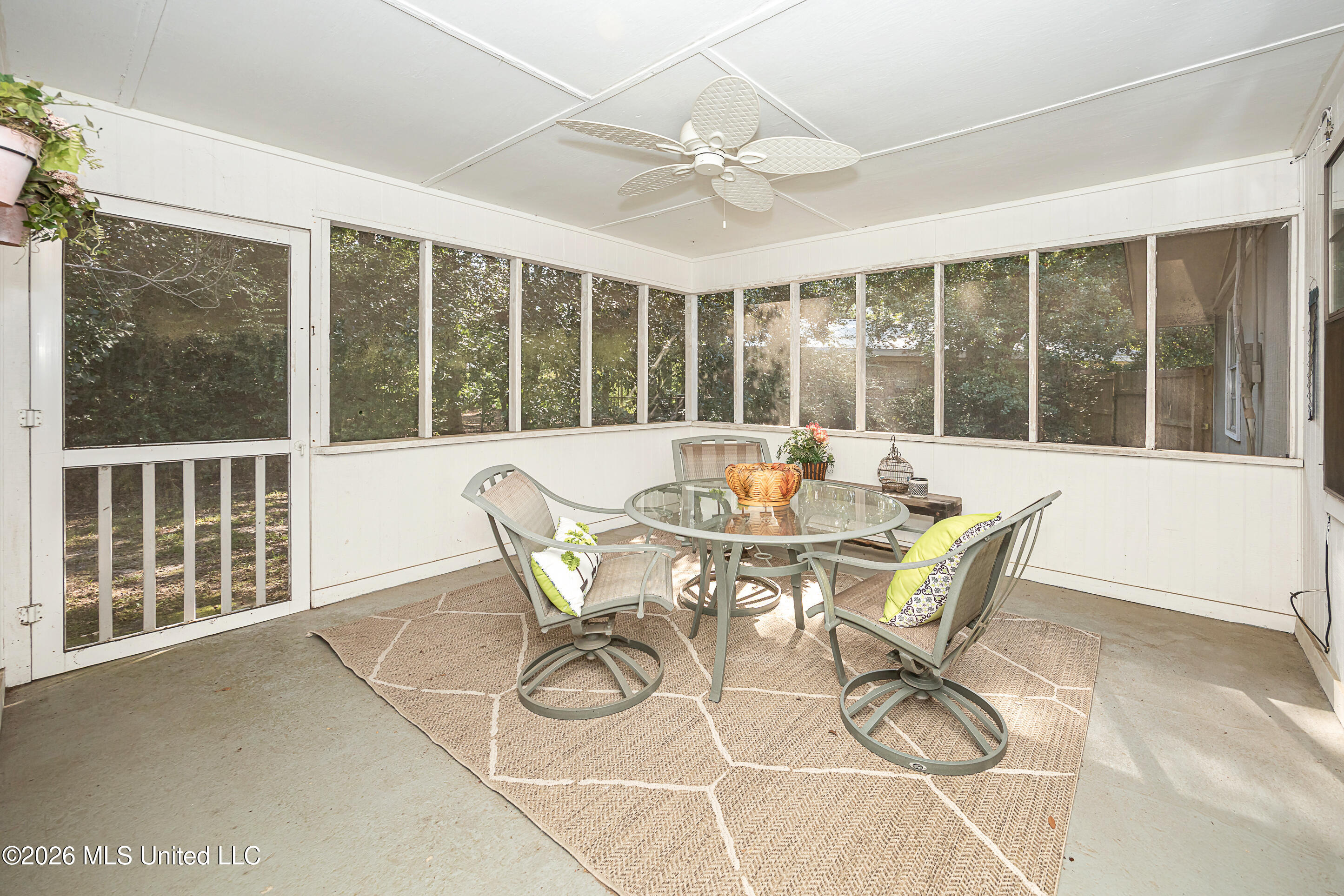 2515 Englewood Road Property Photo 40