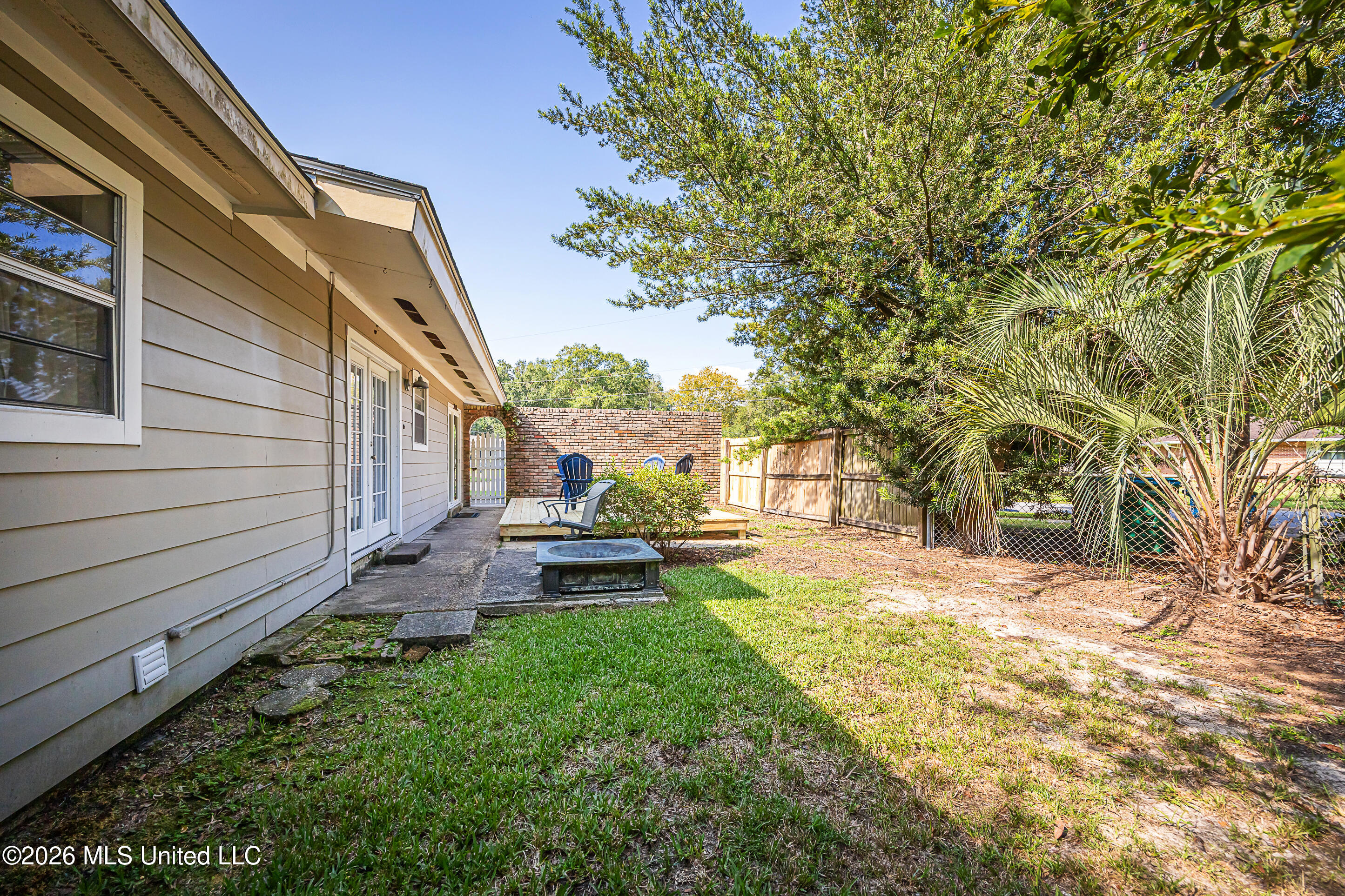 2515 Englewood Road Property Photo 45