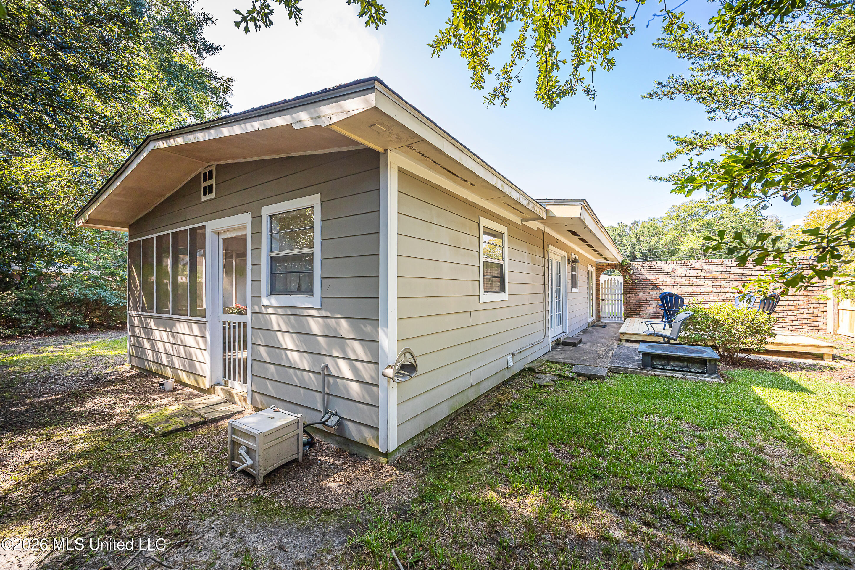 2515 Englewood Road Property Photo 52