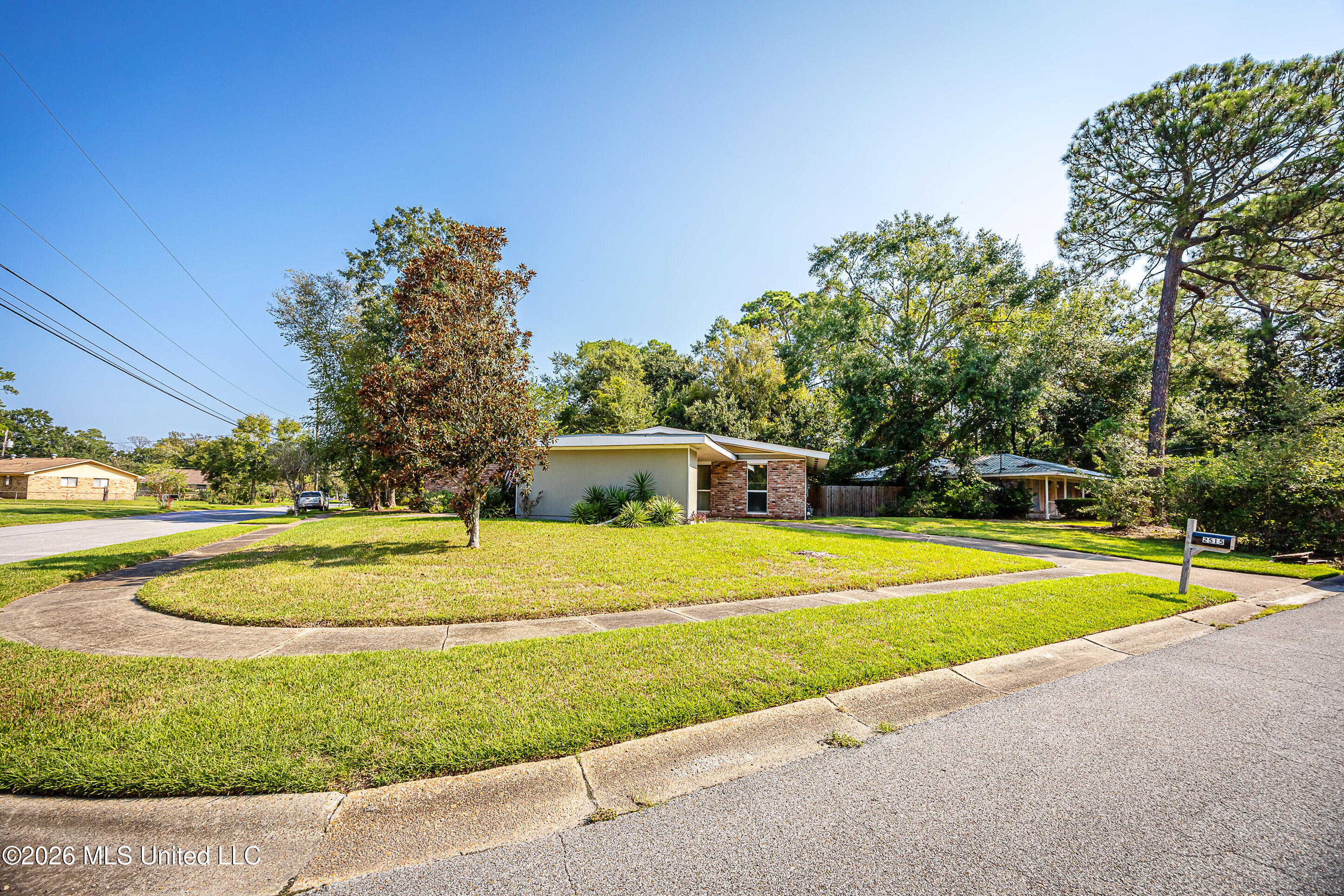 2515 Englewood Road Property Photo 54
