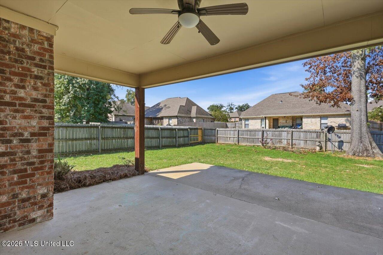 121 Remington Cove Property Photo 6