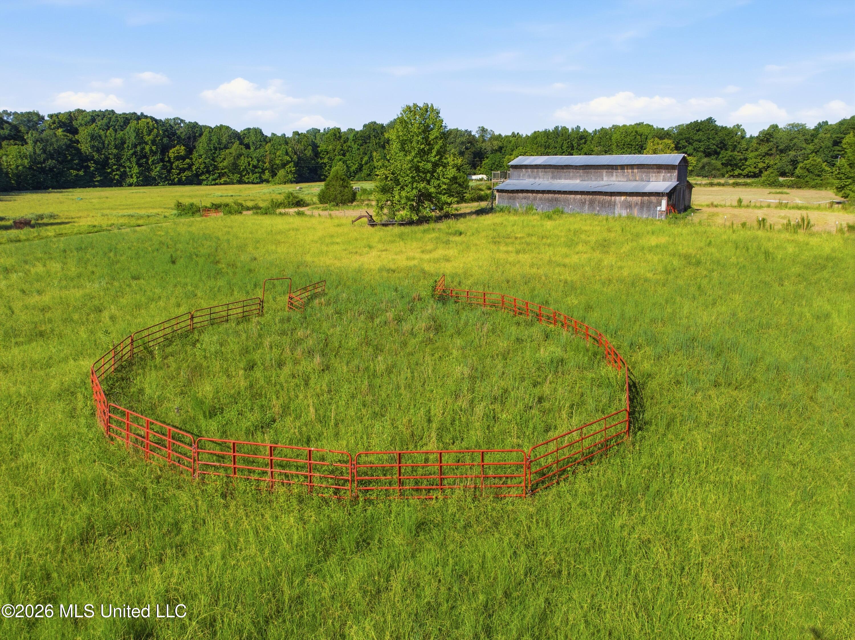 2208 Bend Road Property Photo 5