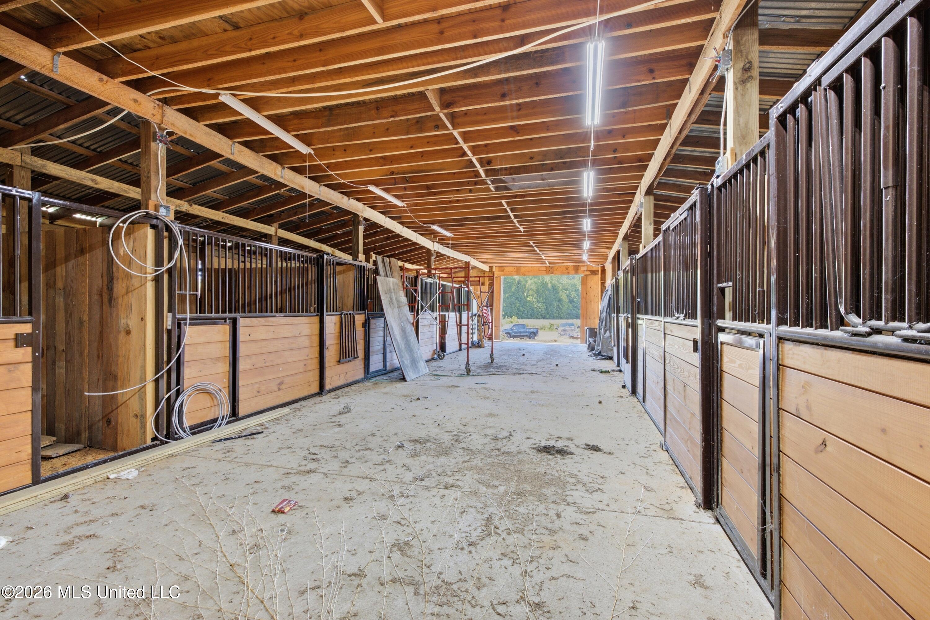 2208 Bend Road Property Photo 8