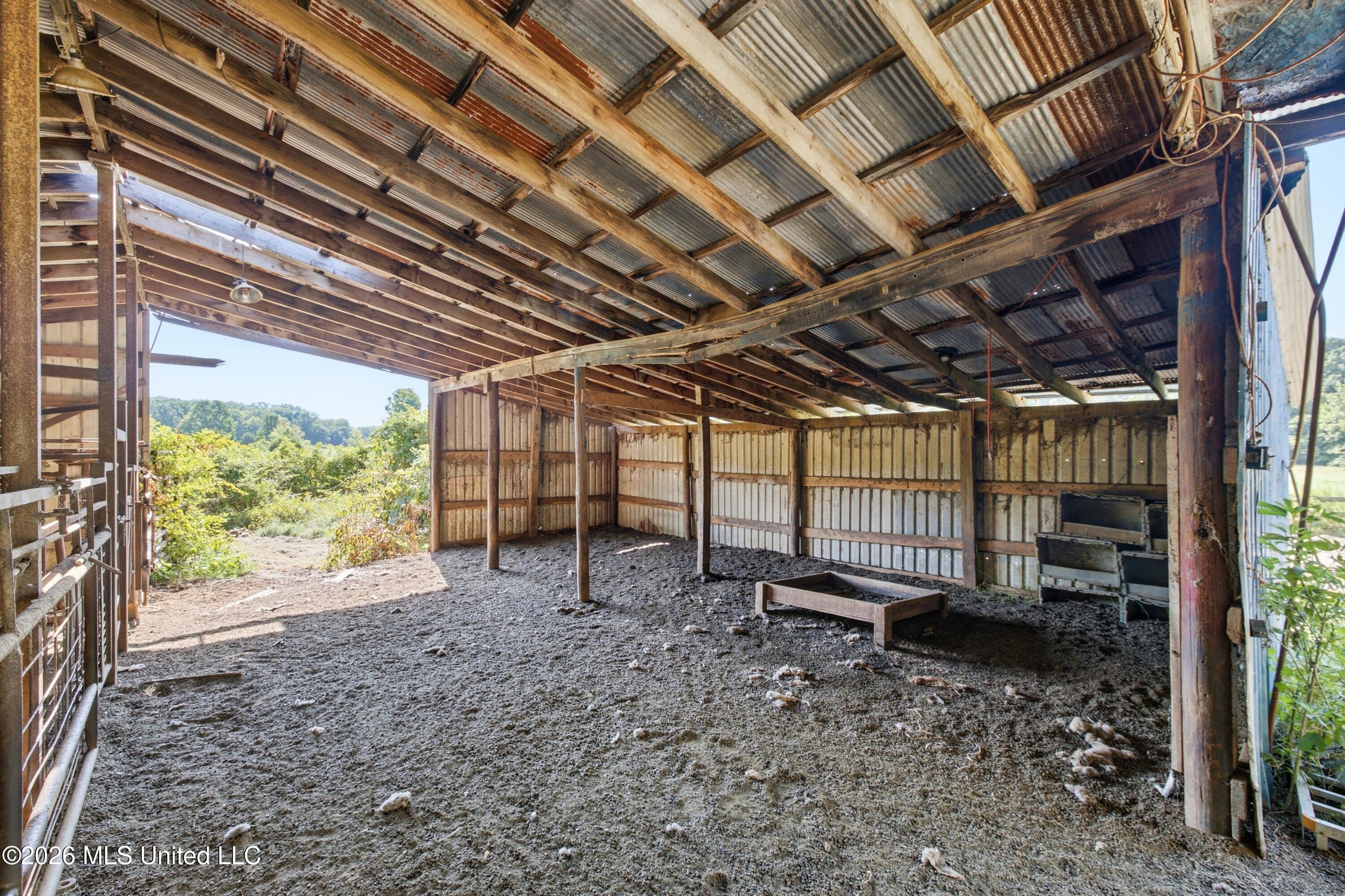 2208 Bend Road Property Photo 17