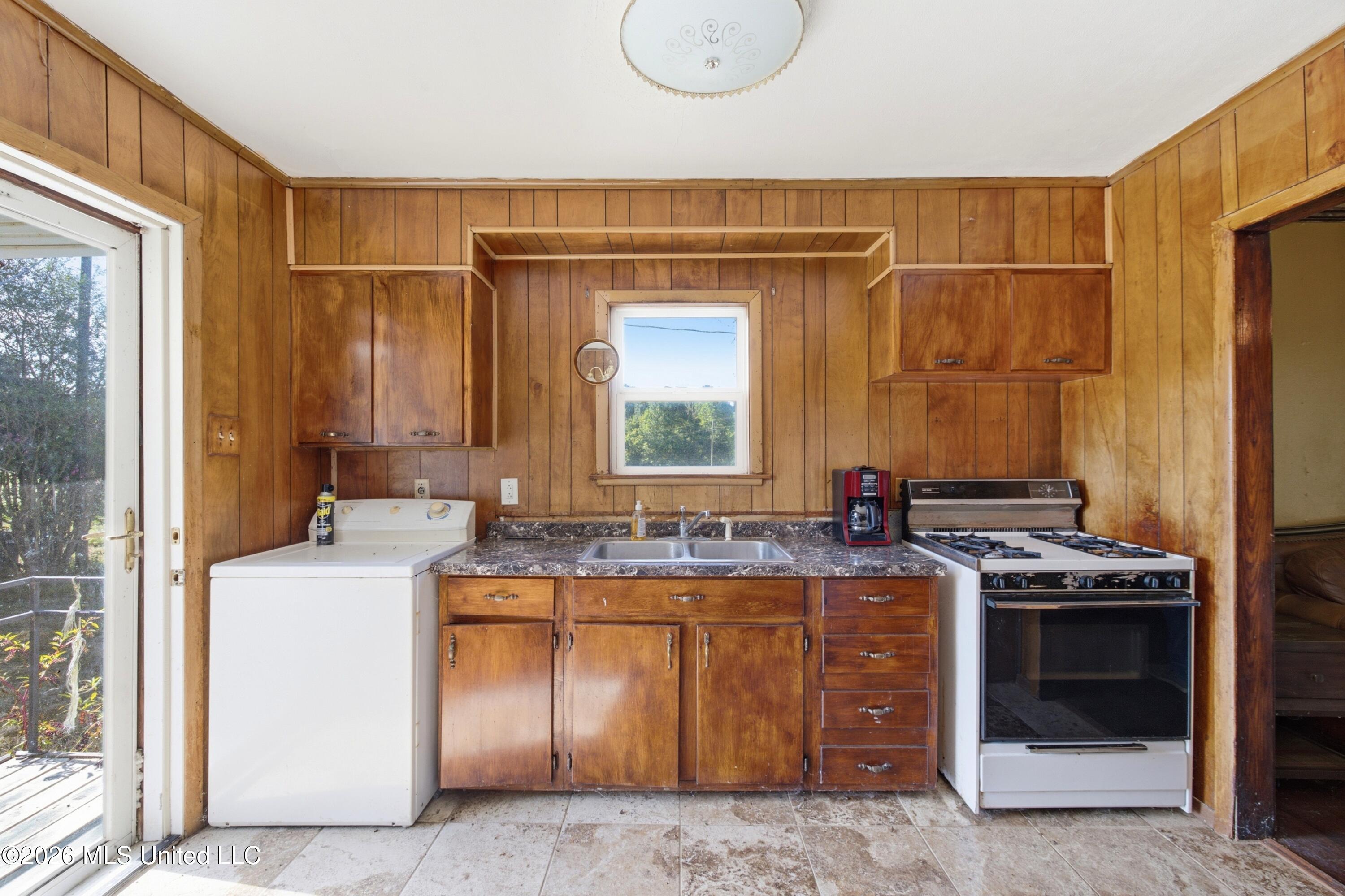 2208 Bend Road Property Photo 28