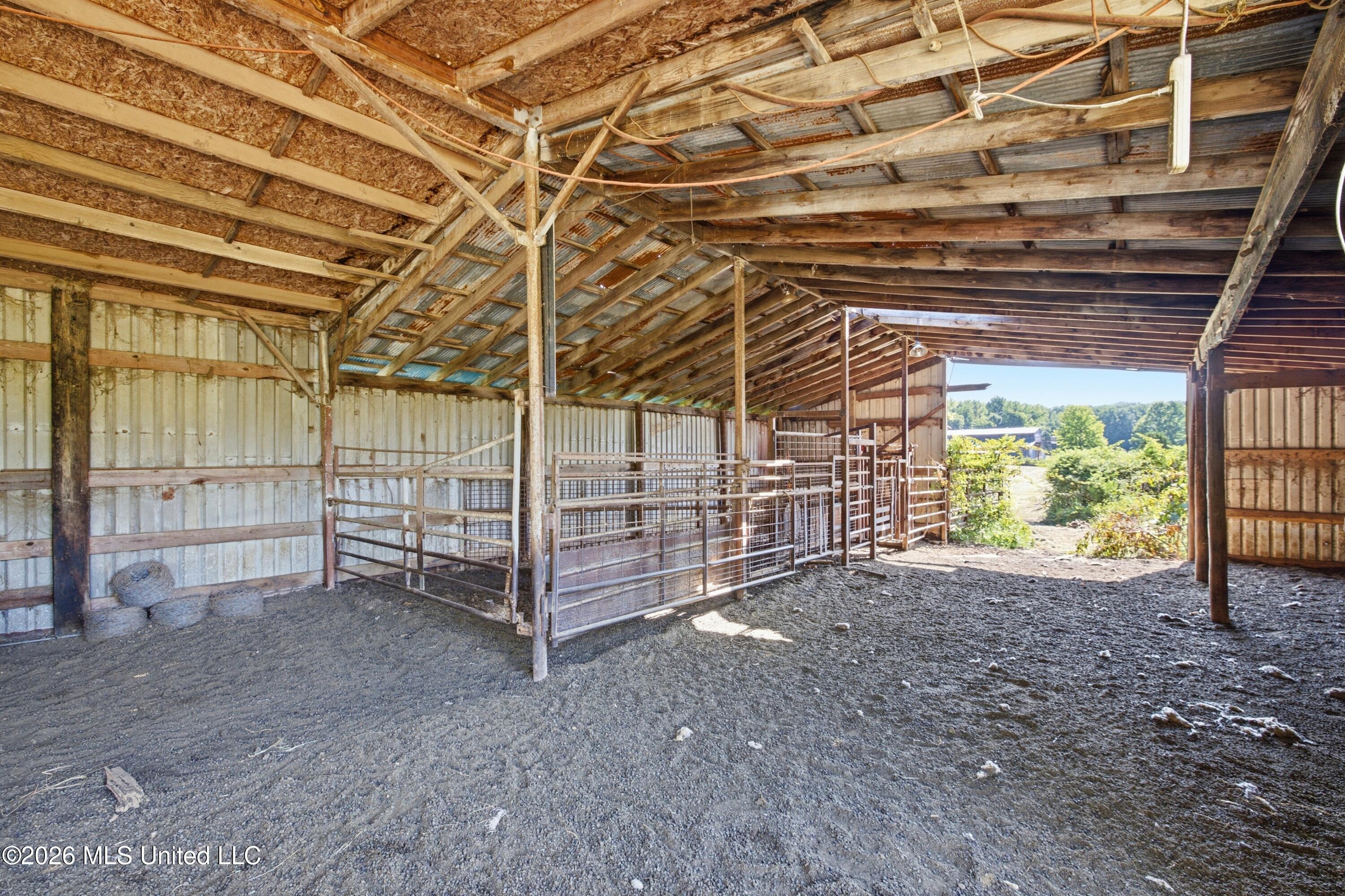 2208 Bend Road Property Photo 32