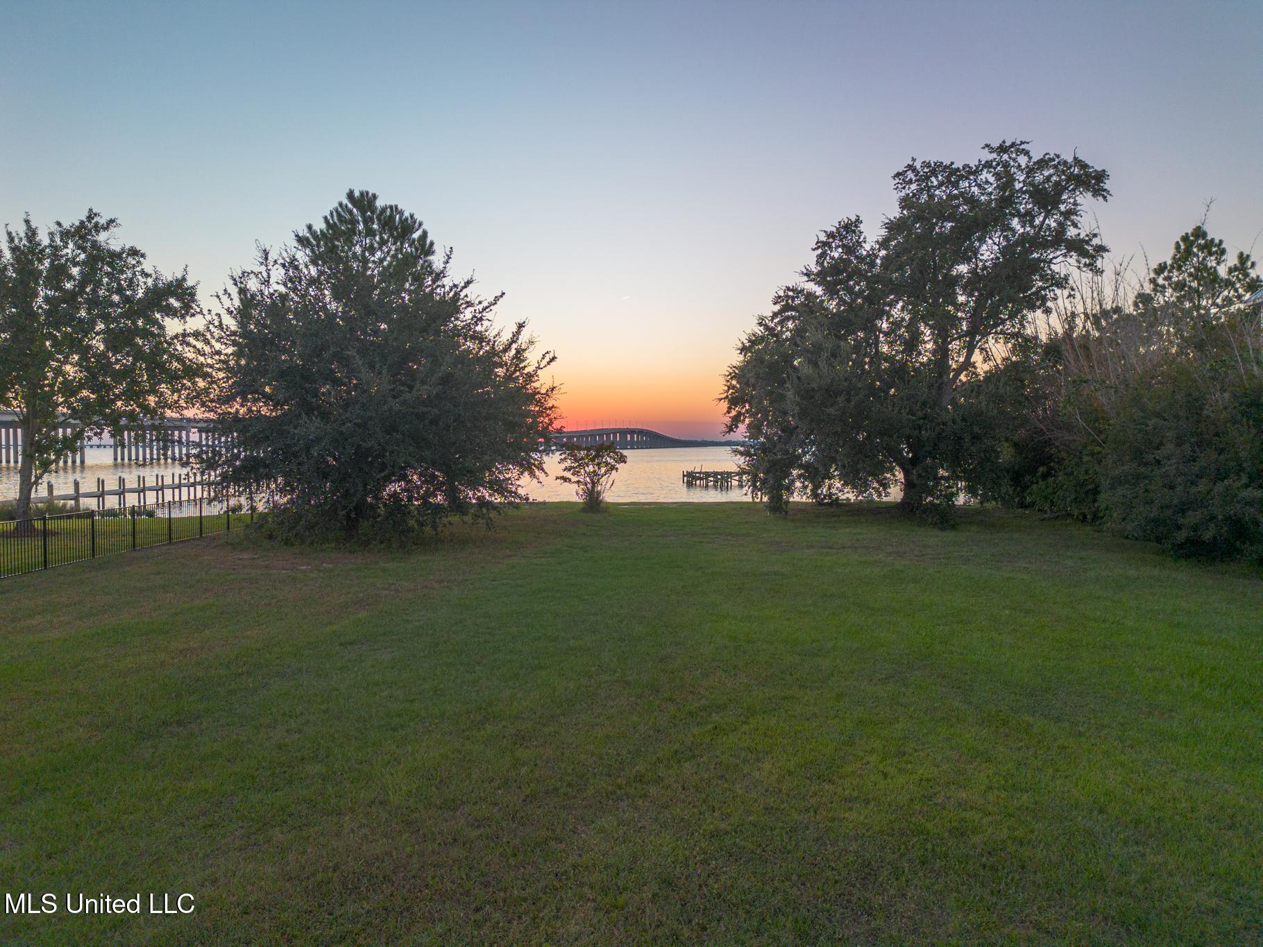 203 Sandy Hook Drive Property Photo 9