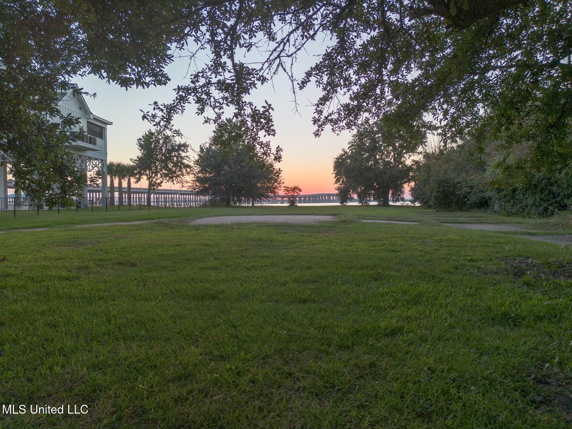 203 Sandy Hook Drive Property Photo 10