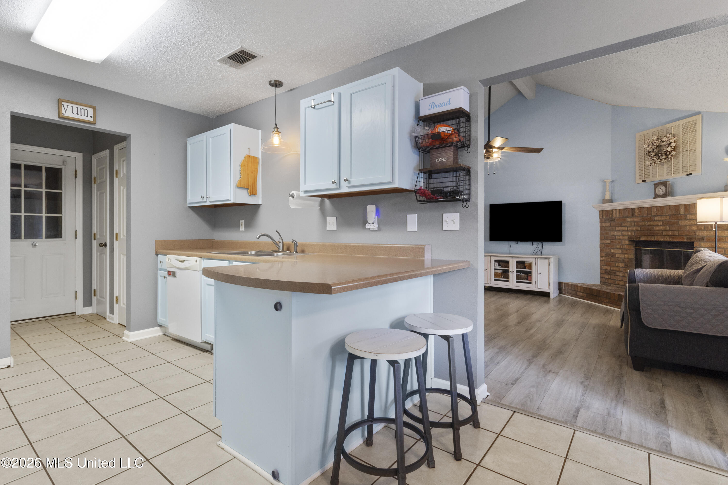 6324 Anela Drive Property Photo 8