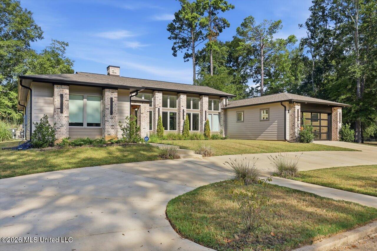 3 Carter Grove Property Photo 2