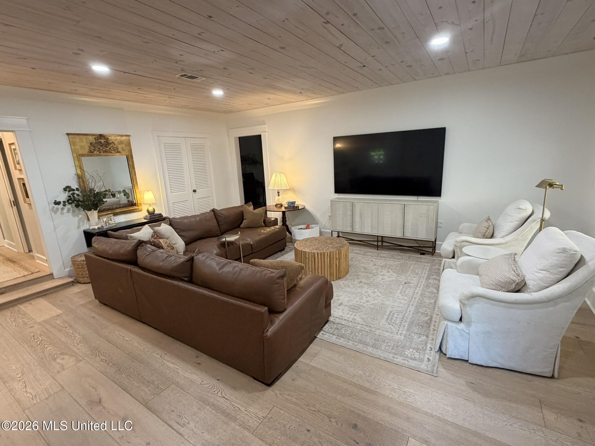 2 Bingaman Lane Property Photo 2