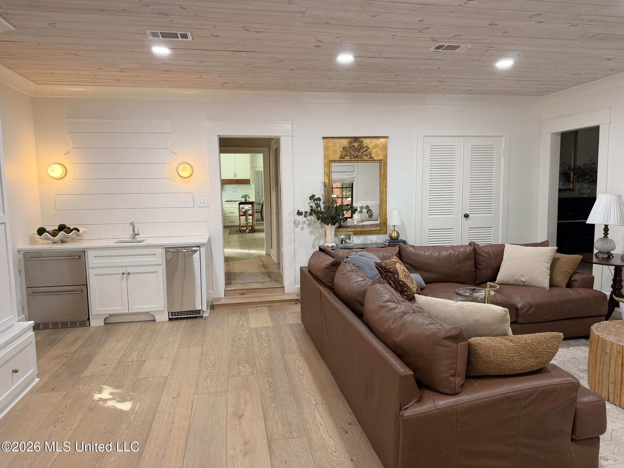 2 Bingaman Lane Property Photo 27