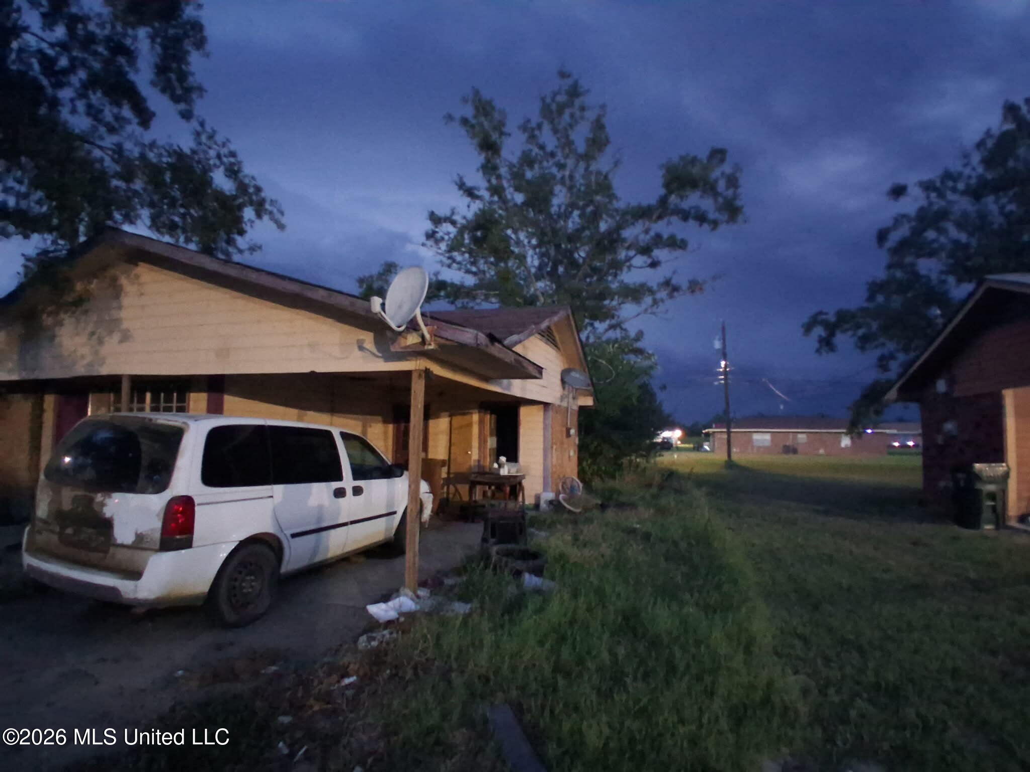 4301 King Circle Property Photo 2