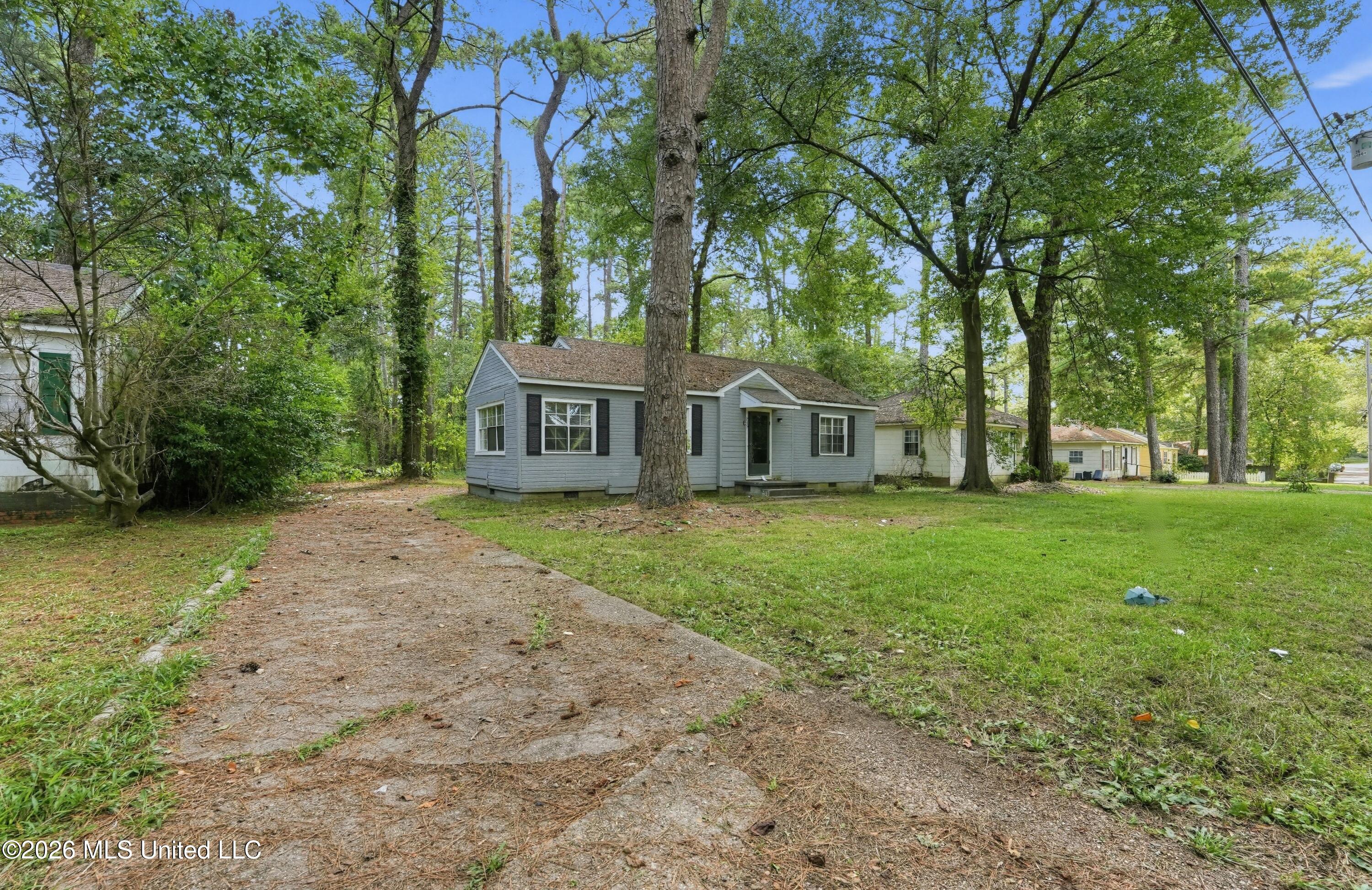 737 Woodbury Road Property Photo 4