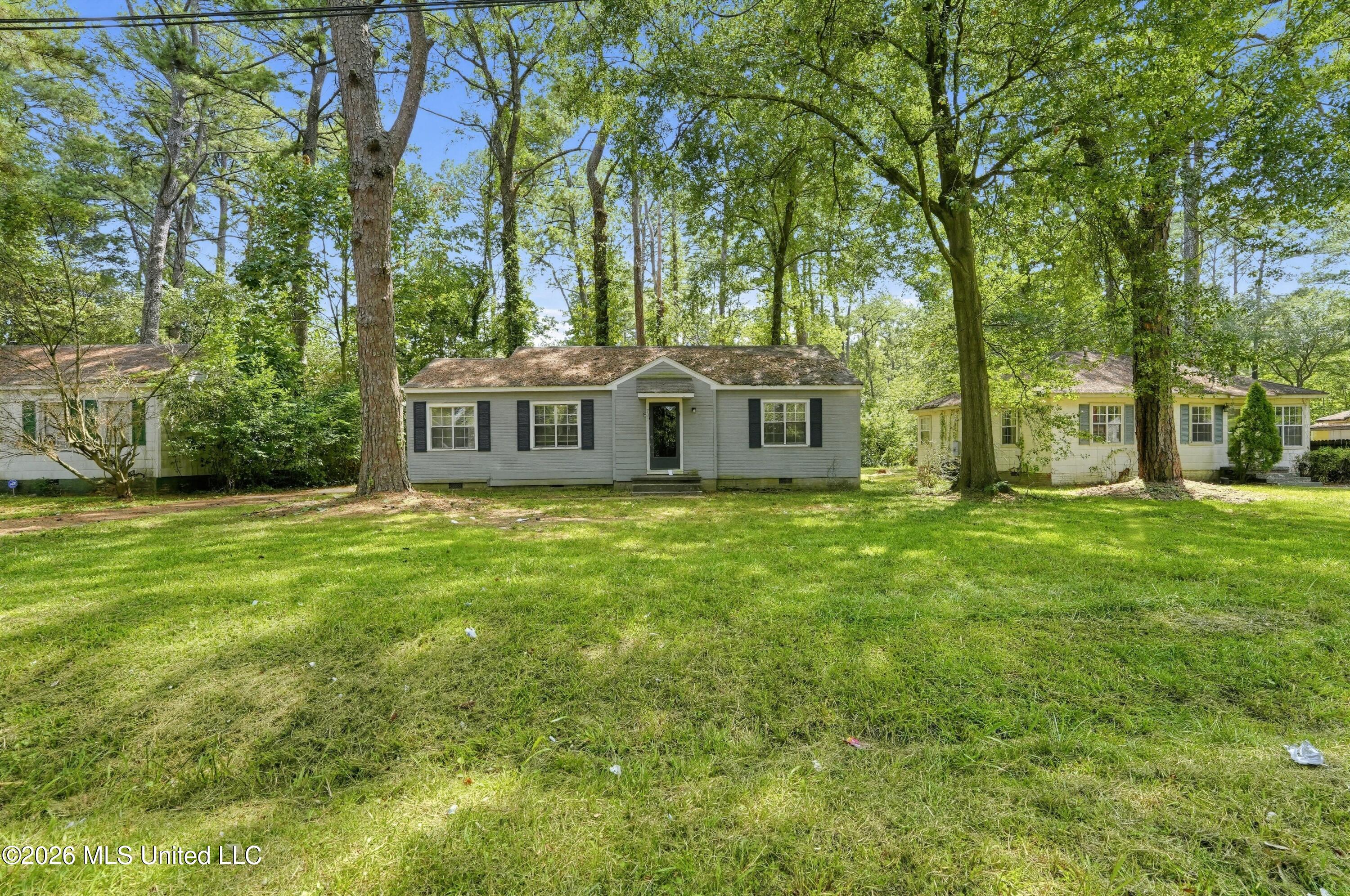 737 Woodbury Road Property Photo 5