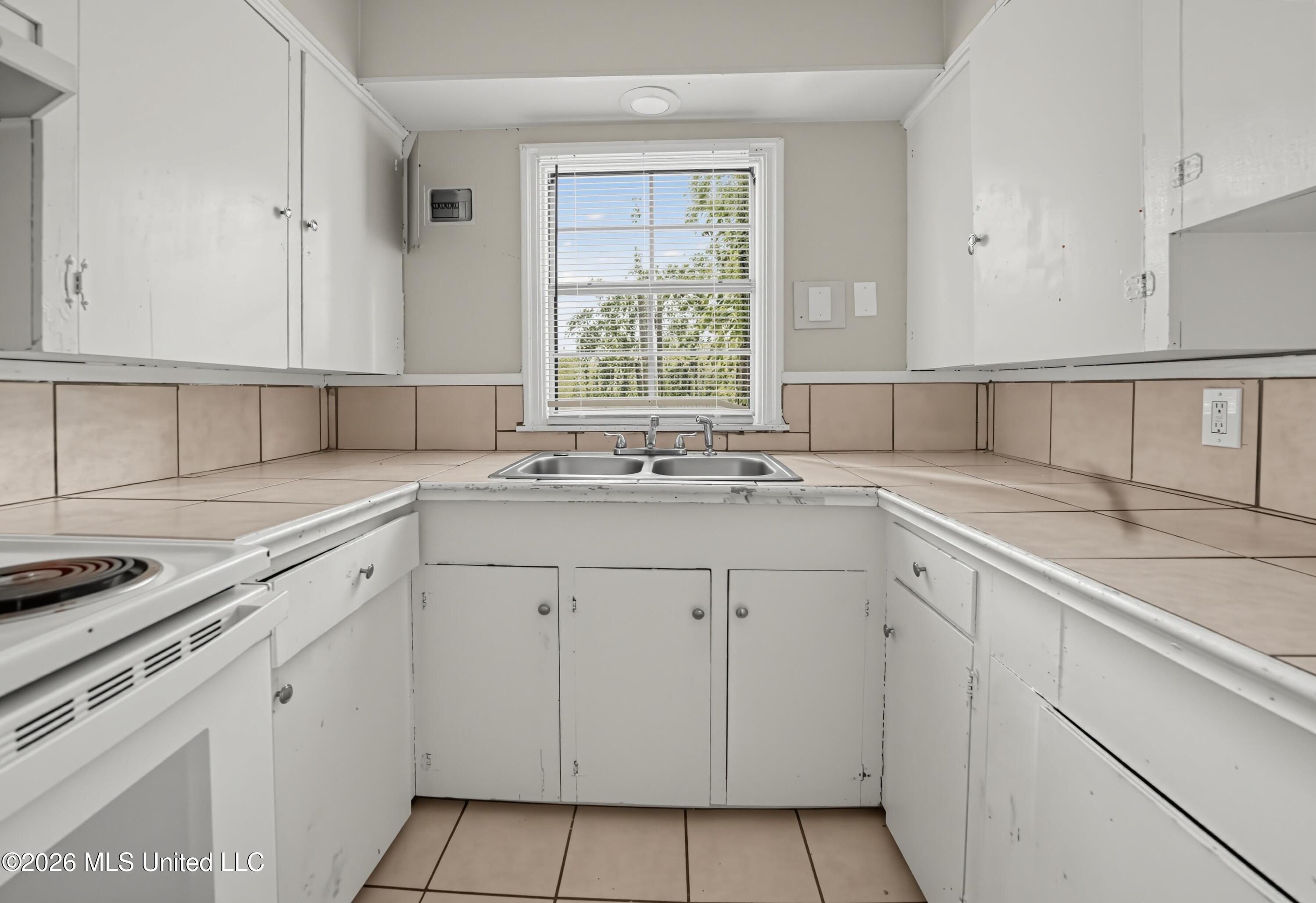 737 Woodbury Road Property Photo 11