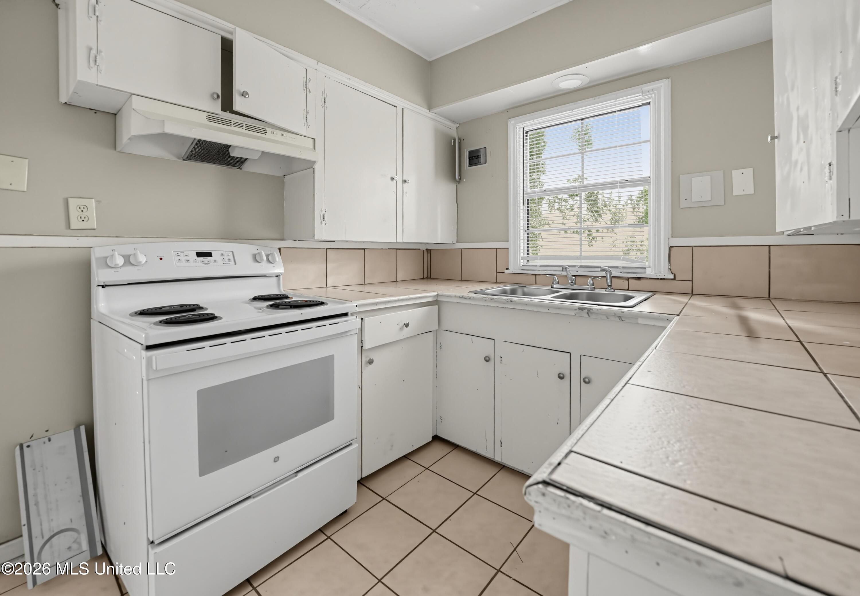 737 Woodbury Road Property Photo 12