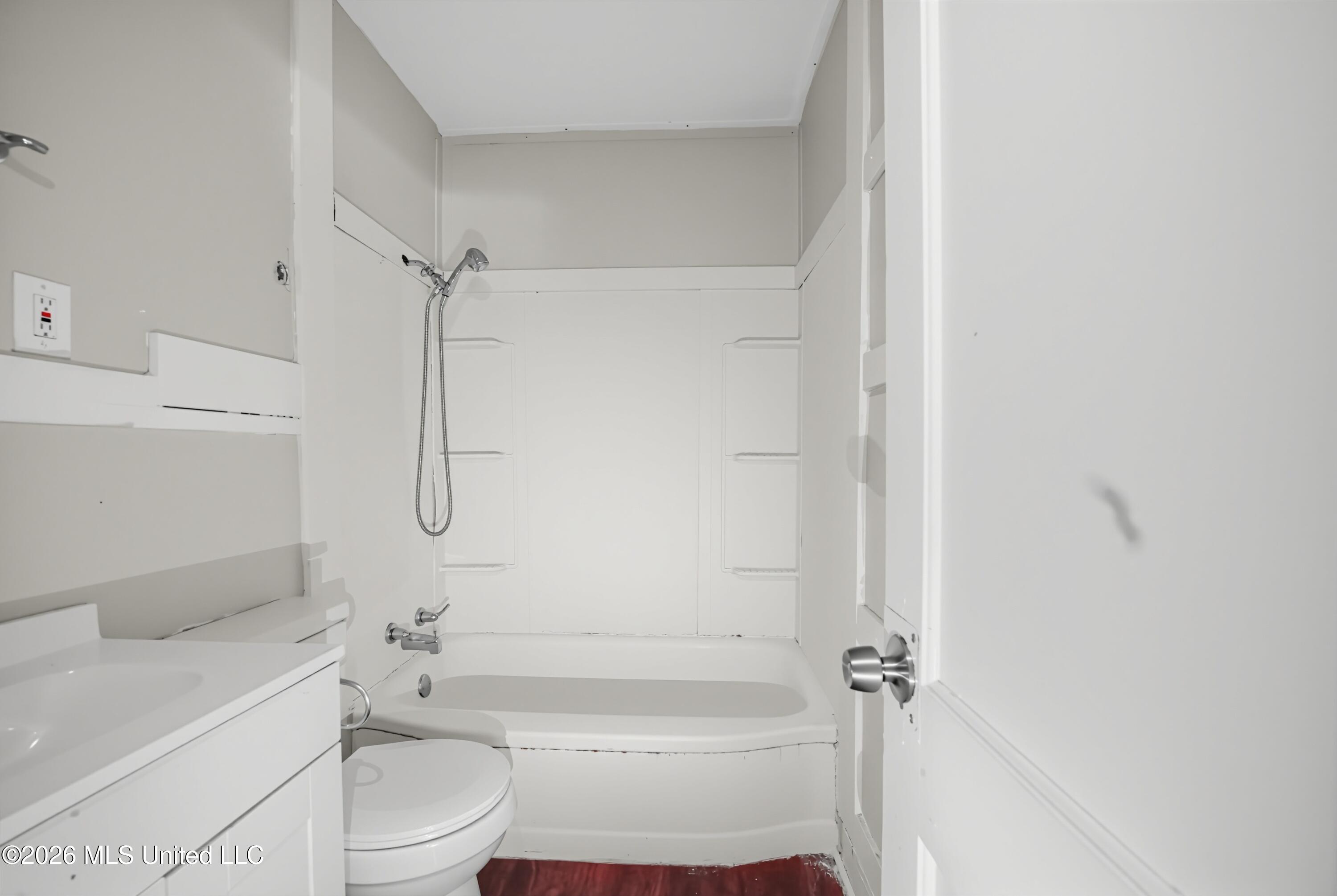 737 Woodbury Road Property Photo 23