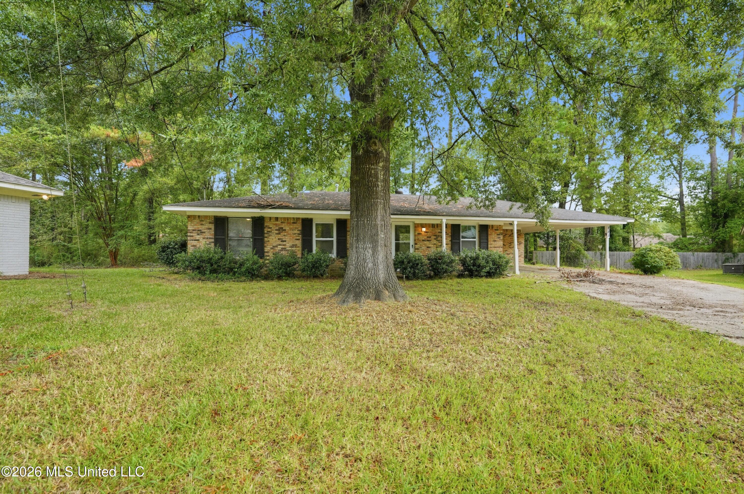 223 One Park Place Property Photo 2