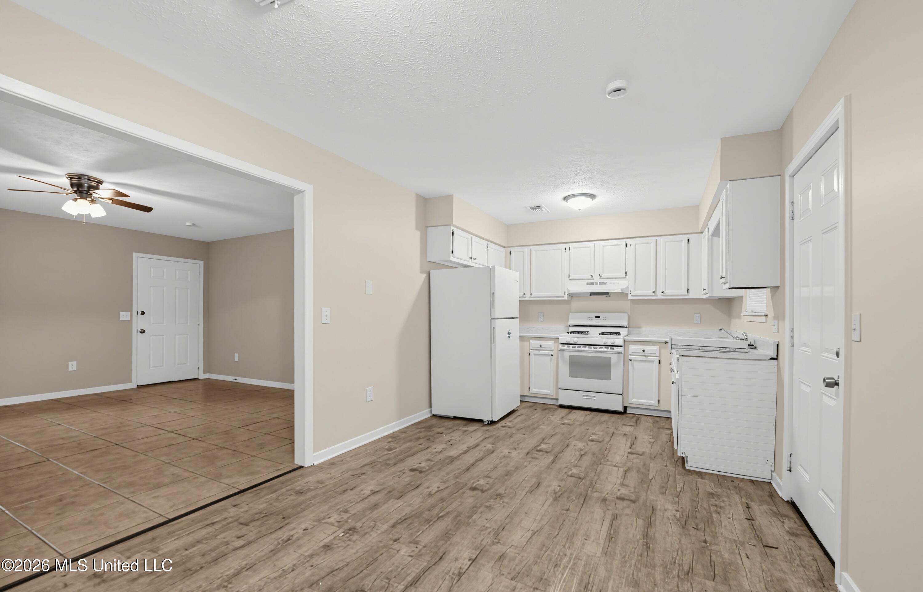 223 One Park Place Property Photo 11
