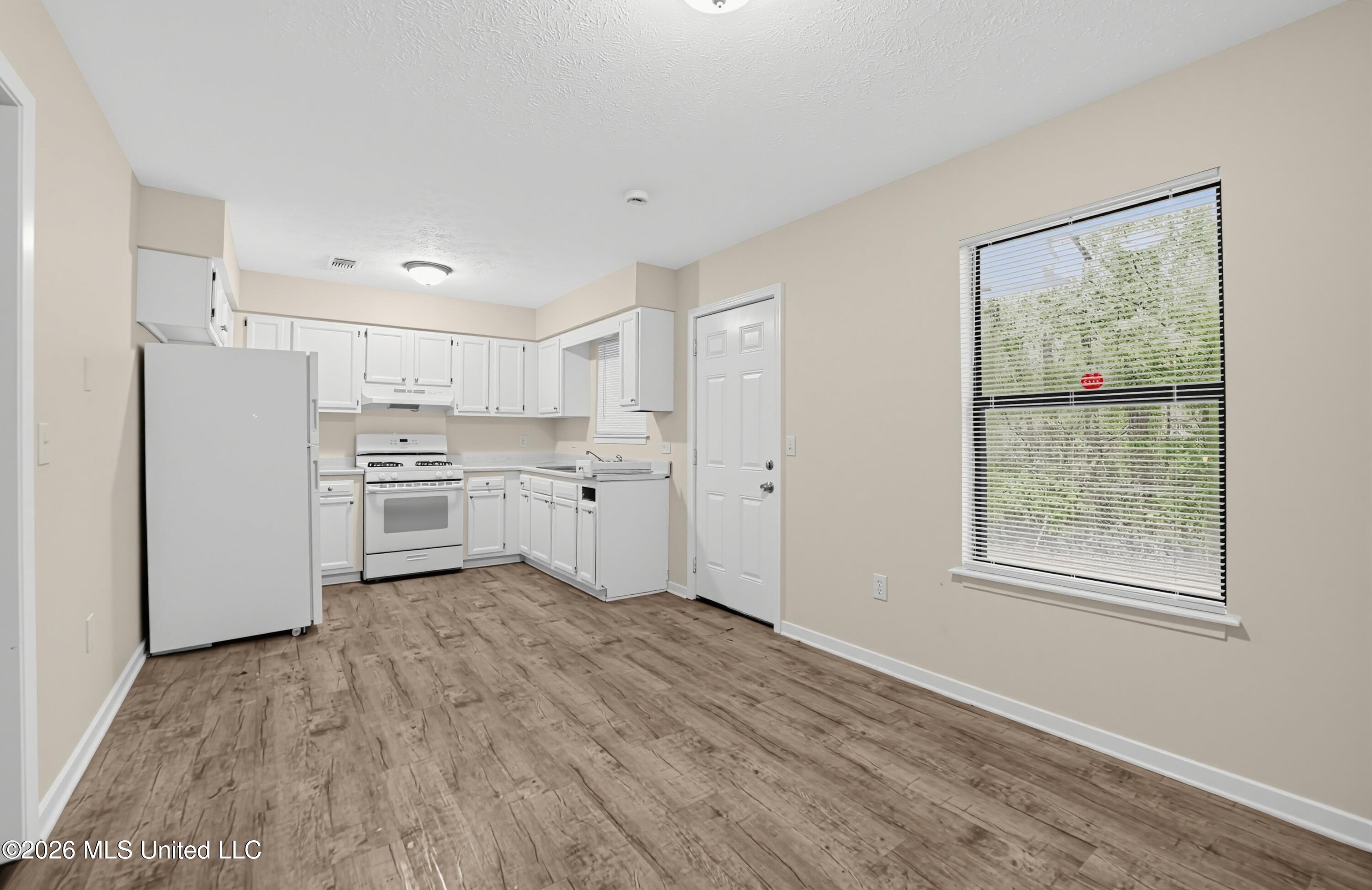 223 One Park Place Property Photo 12