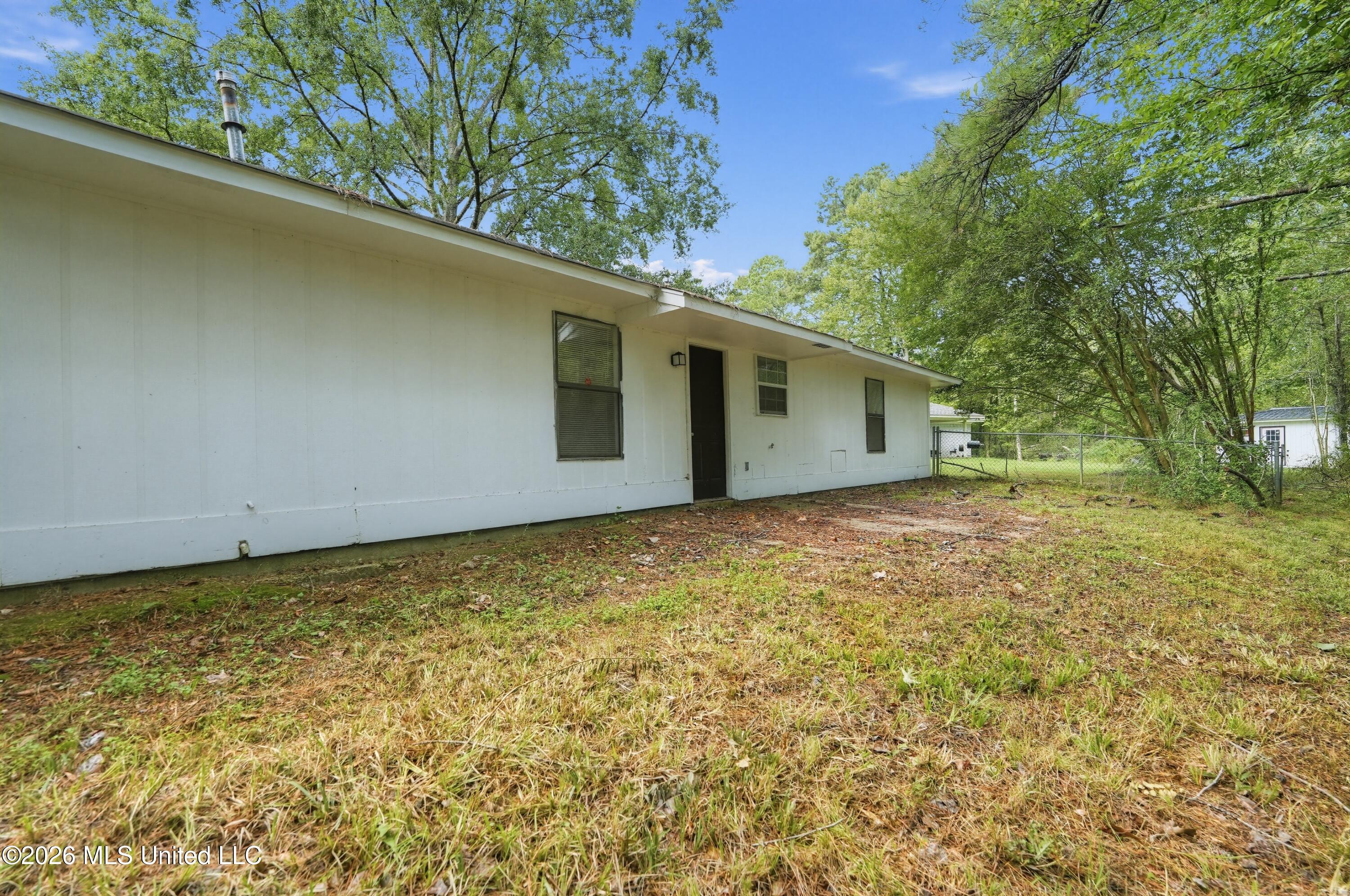 223 One Park Place Property Photo 27