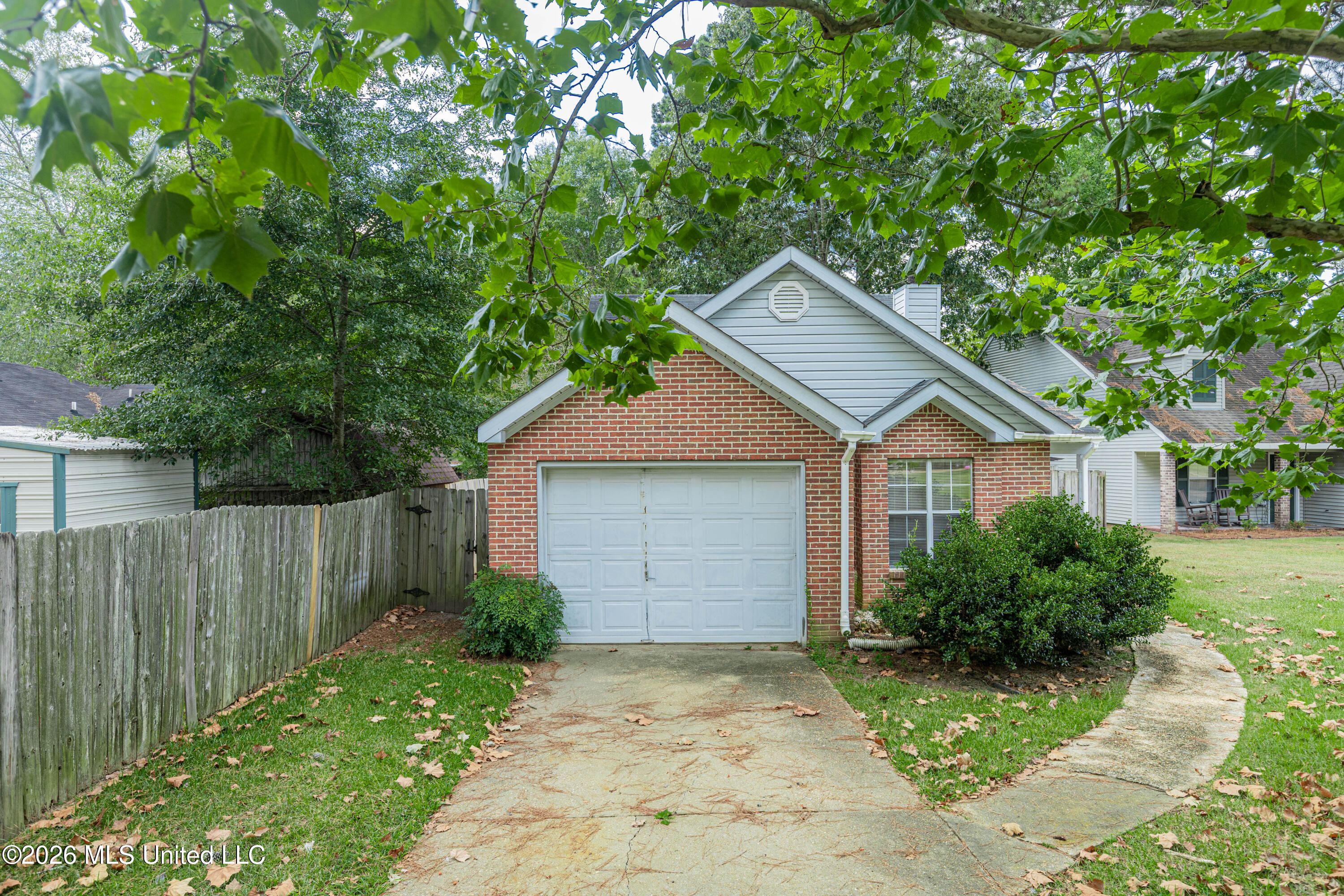 2012 Red Oak Drive Property Photo 3