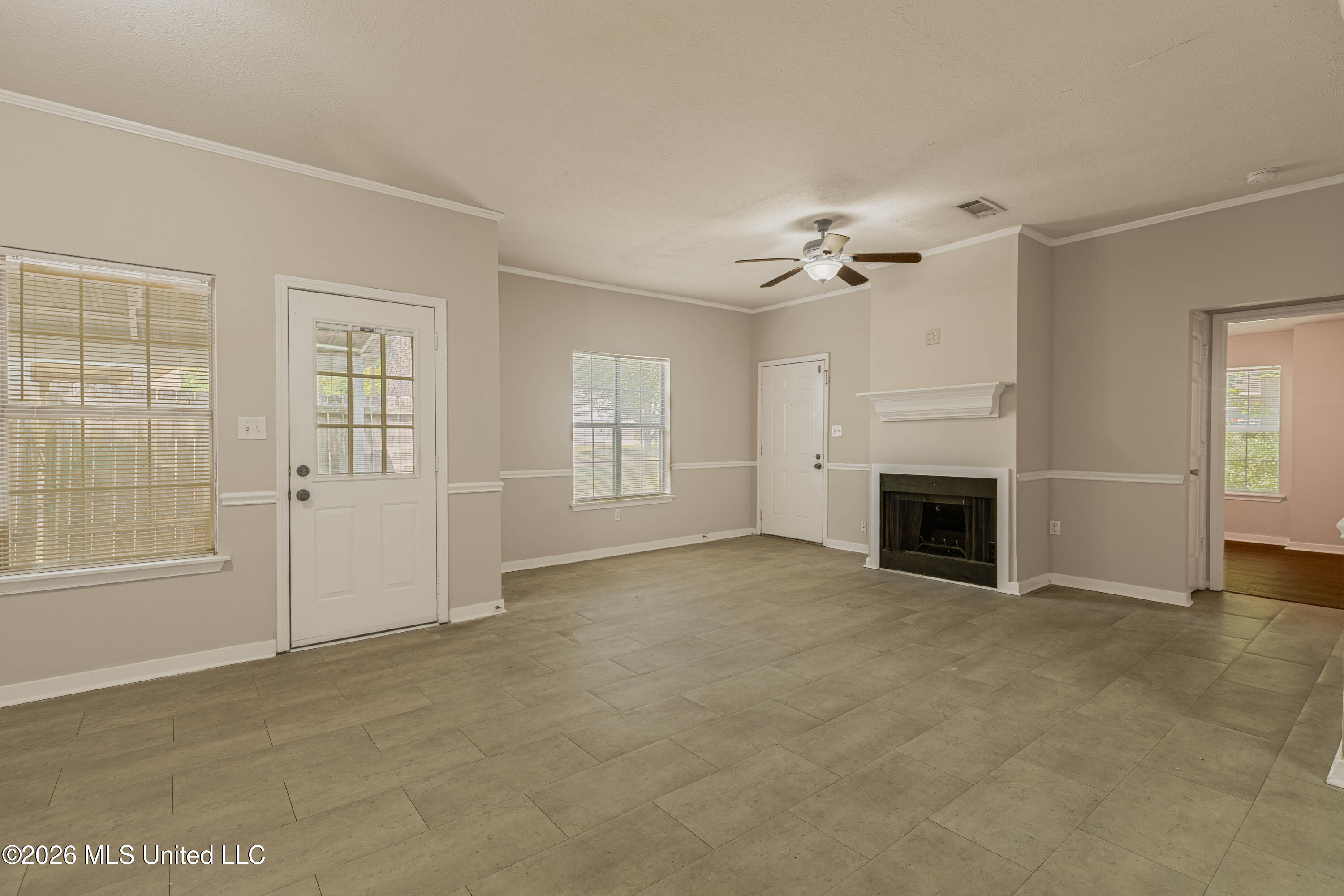 2012 Red Oak Drive Property Photo 6