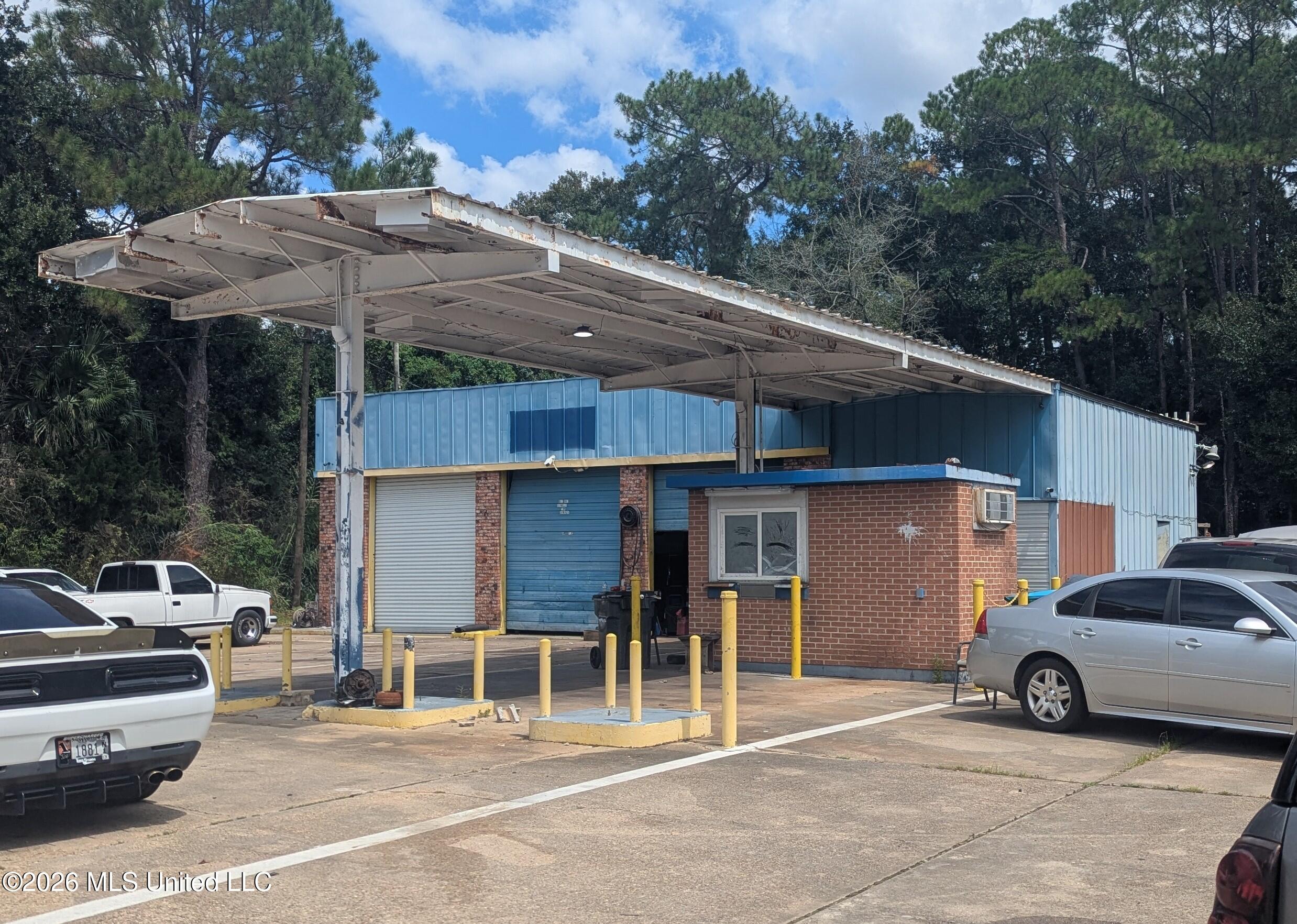 3000 Ladnier Road Property Photo 1