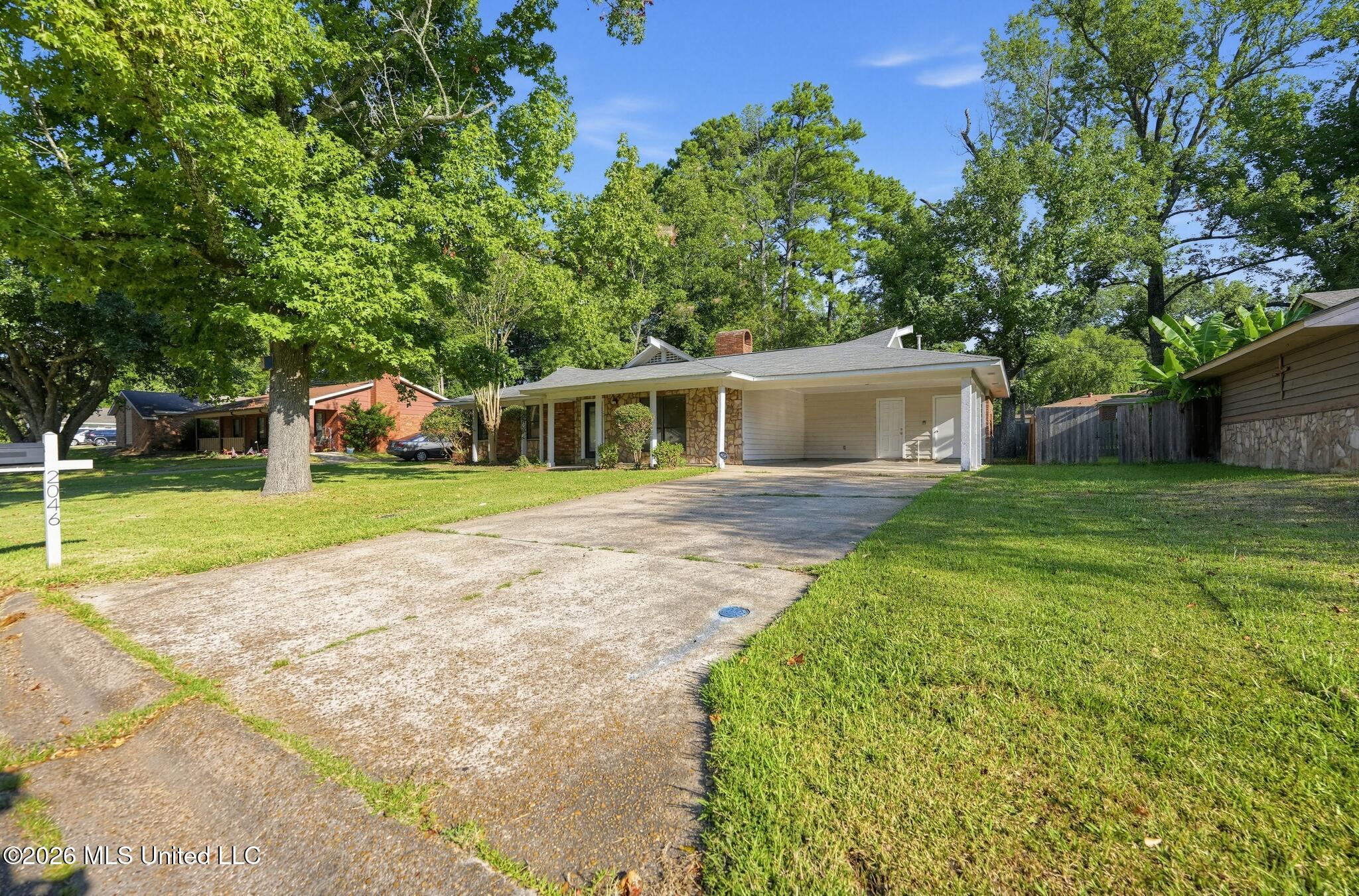 2046 Beechwood Boulevard Property Photo 1