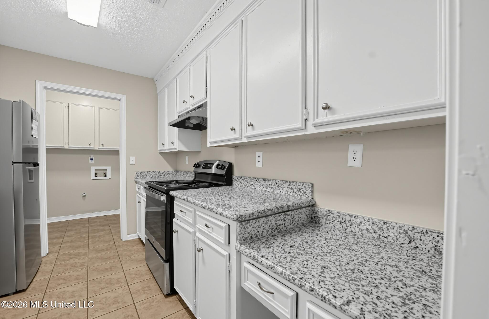 2046 Beechwood Boulevard Property Photo 6