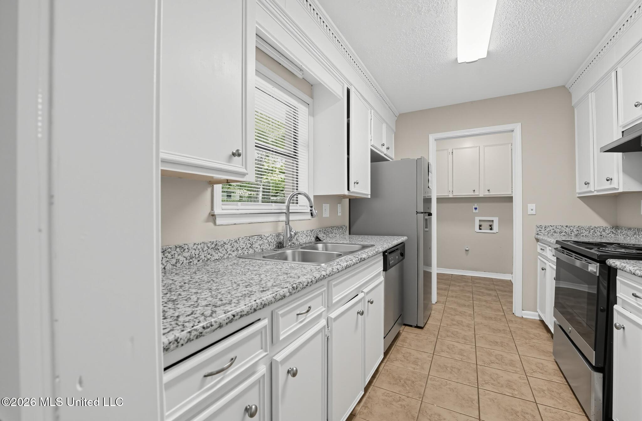 2046 Beechwood Boulevard Property Photo 7