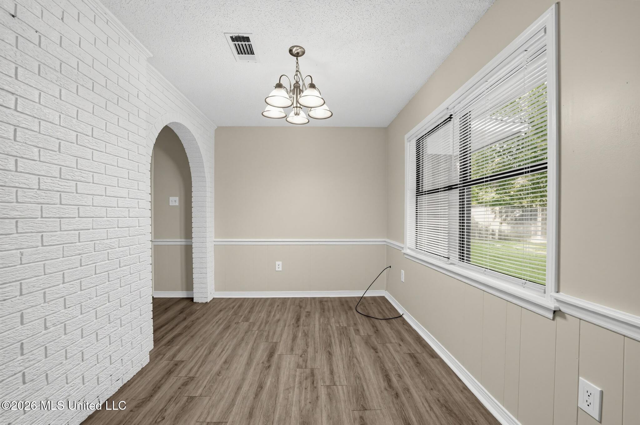 2046 Beechwood Boulevard Property Photo 9