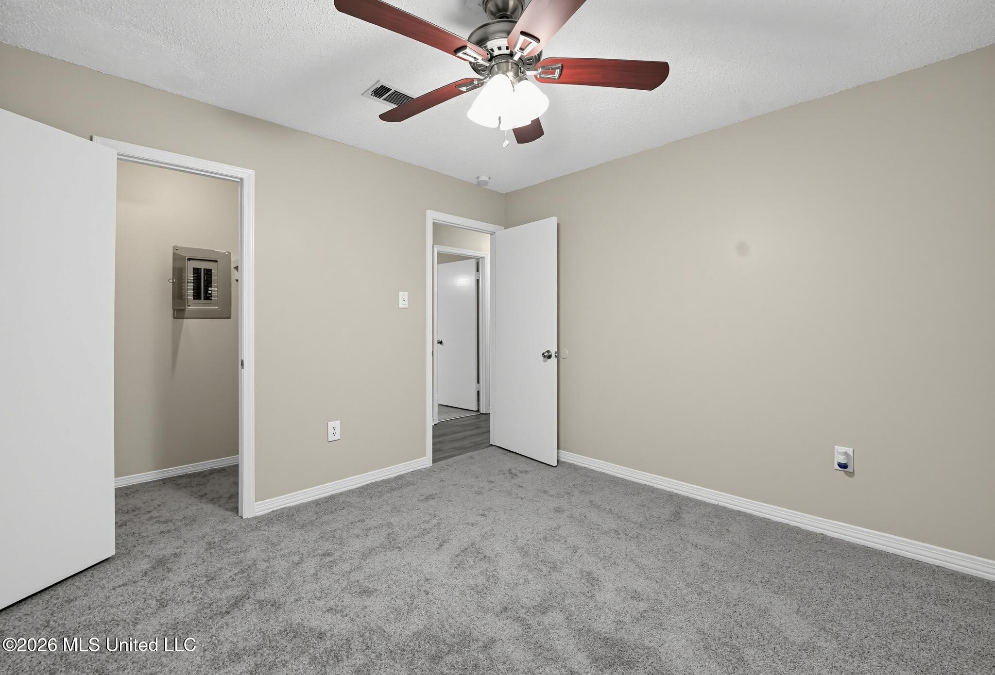 2046 Beechwood Boulevard Property Photo 11