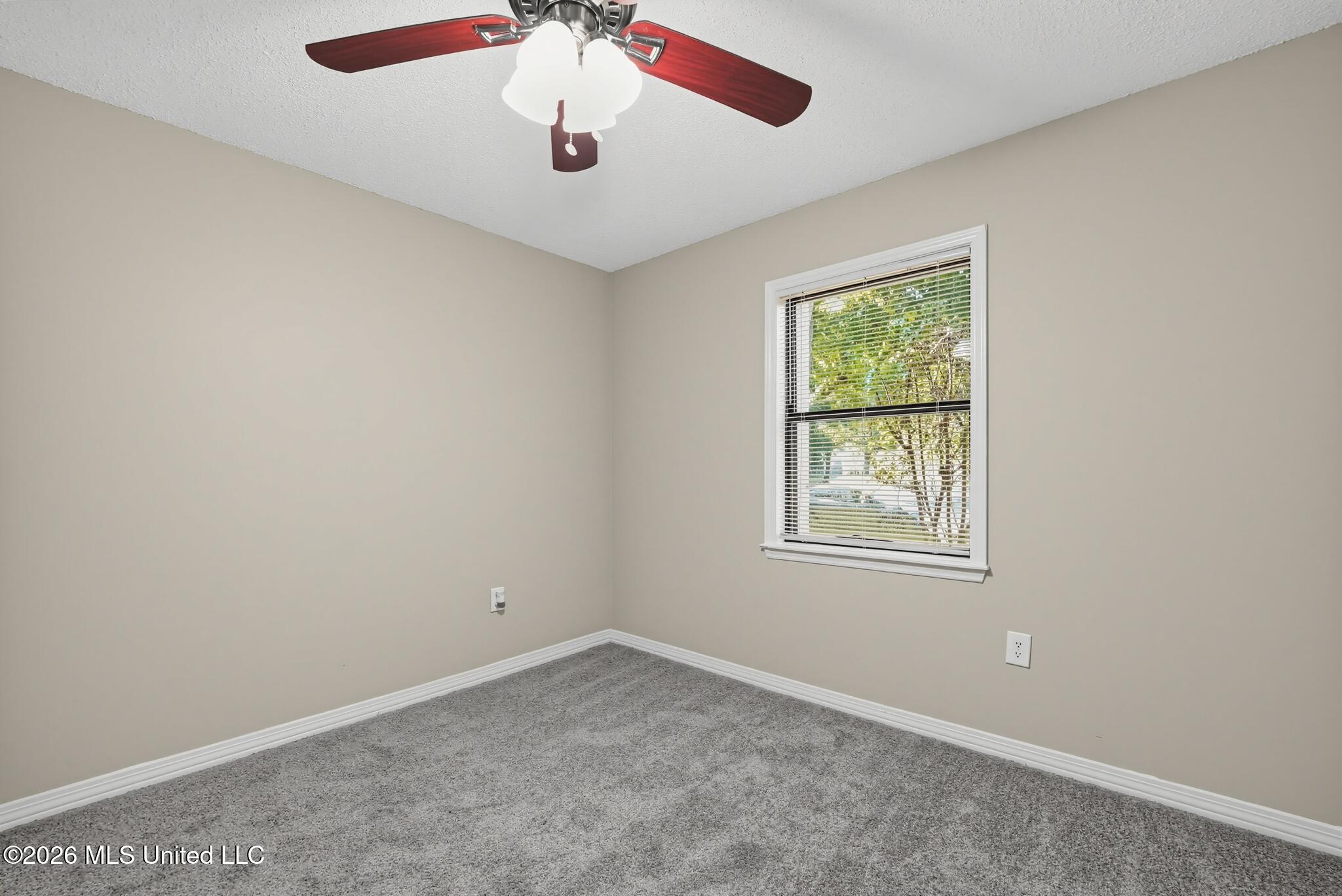 2046 Beechwood Boulevard Property Photo 12