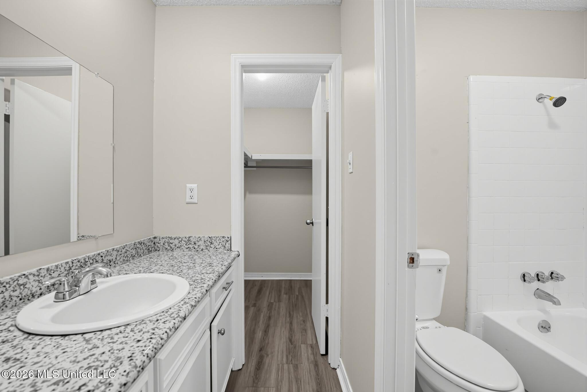 2046 Beechwood Boulevard Property Photo 16