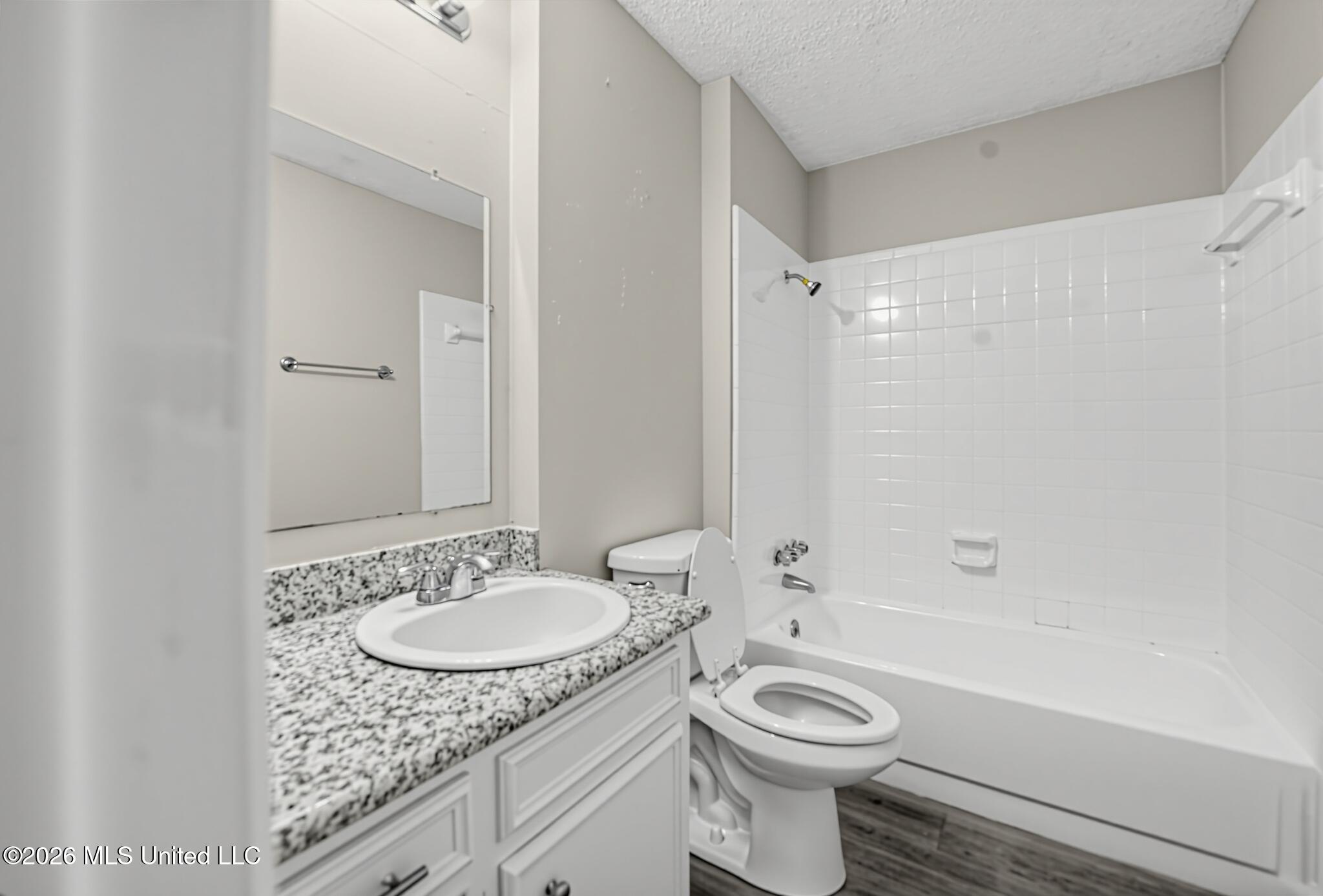 2046 Beechwood Boulevard Property Photo 17