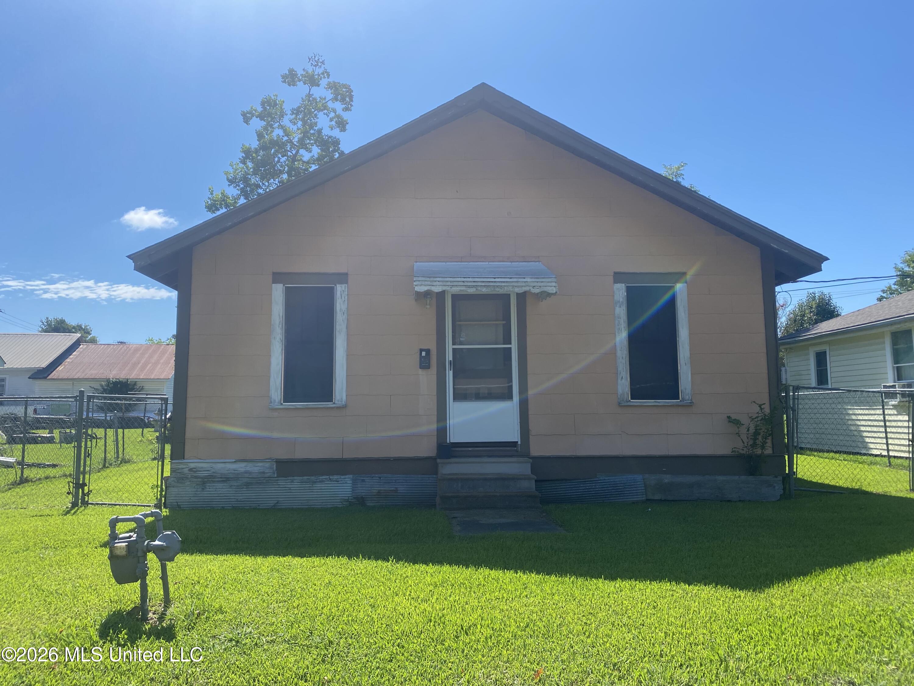 402 S Spruce Street Property Photo 1